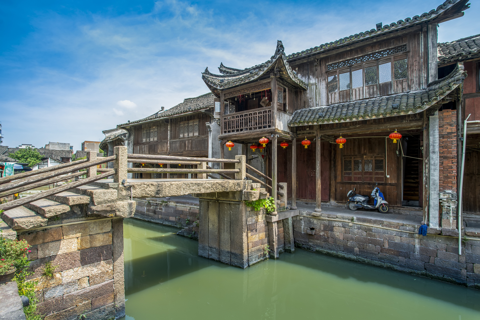 宁波旅游必去的2个景点:  98必去景点一:杭州湾海景湿地公园  宁波