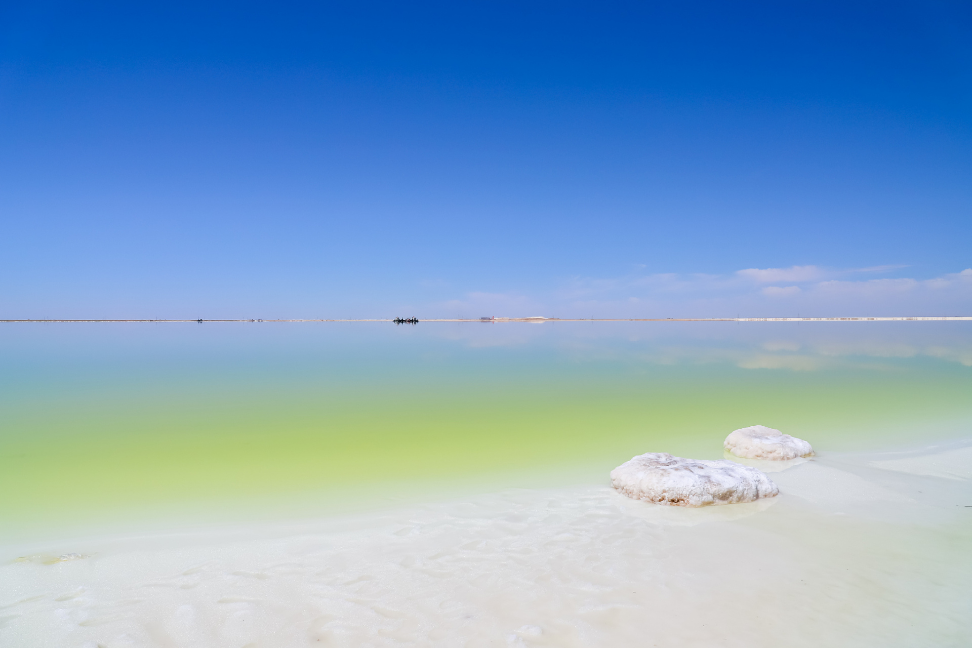 「察尔汗盐湖茶卡盐湖青海湖」✅ 察尔汗盐湖和茶卡盐湖哪个好玩