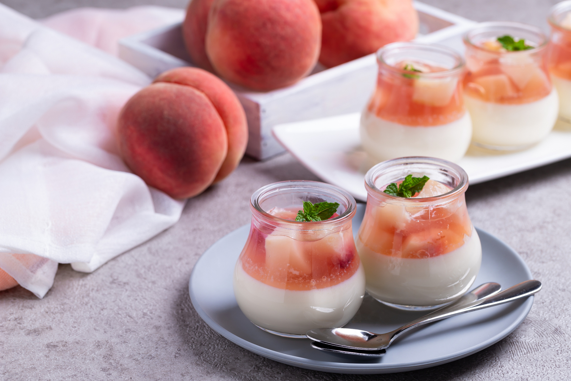 超级简单又好喝的桃子撞奶来啦!