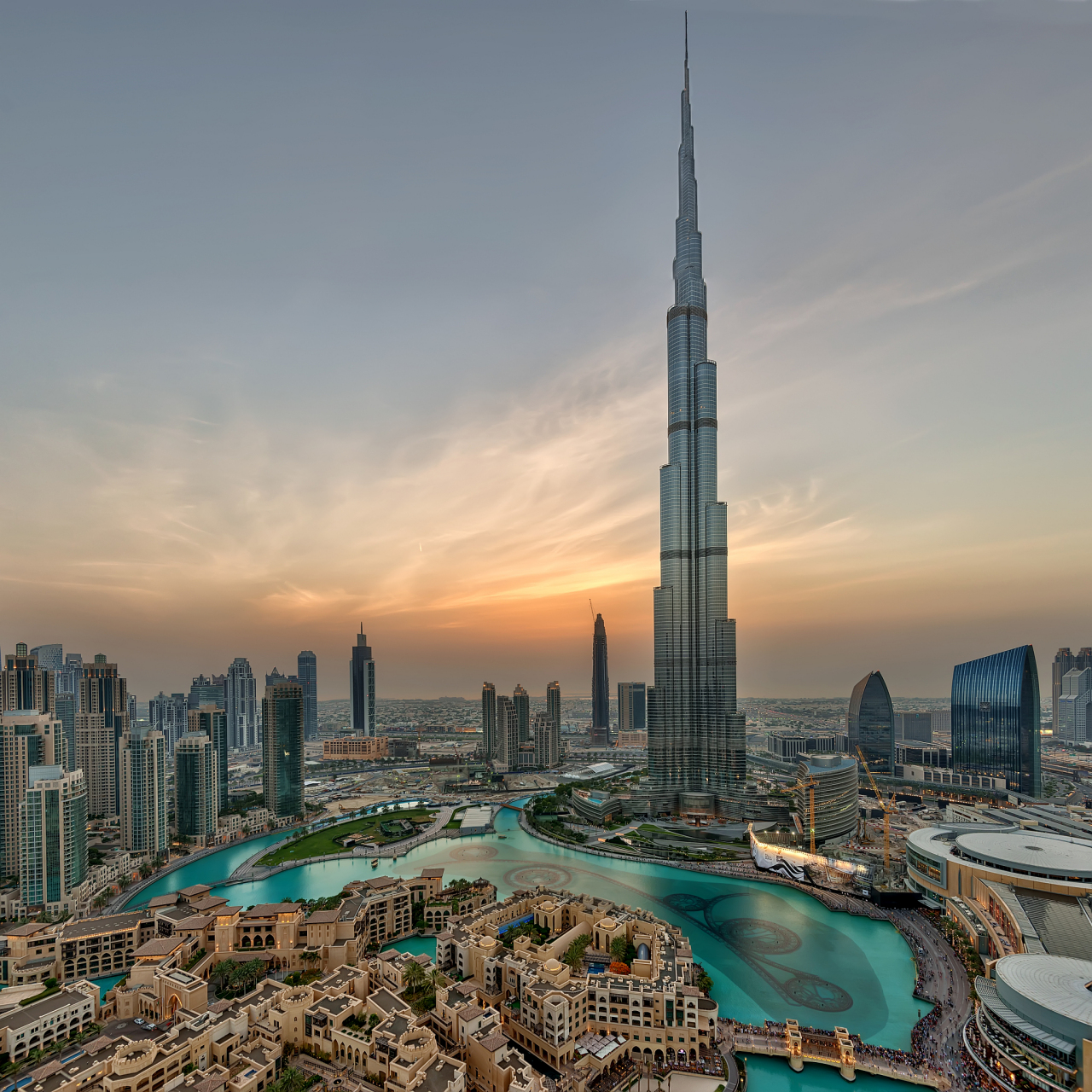 跨年创作挑战赛# 不同地方的跨年方式 迪拜哈利法塔:在阿联酋迪拜的