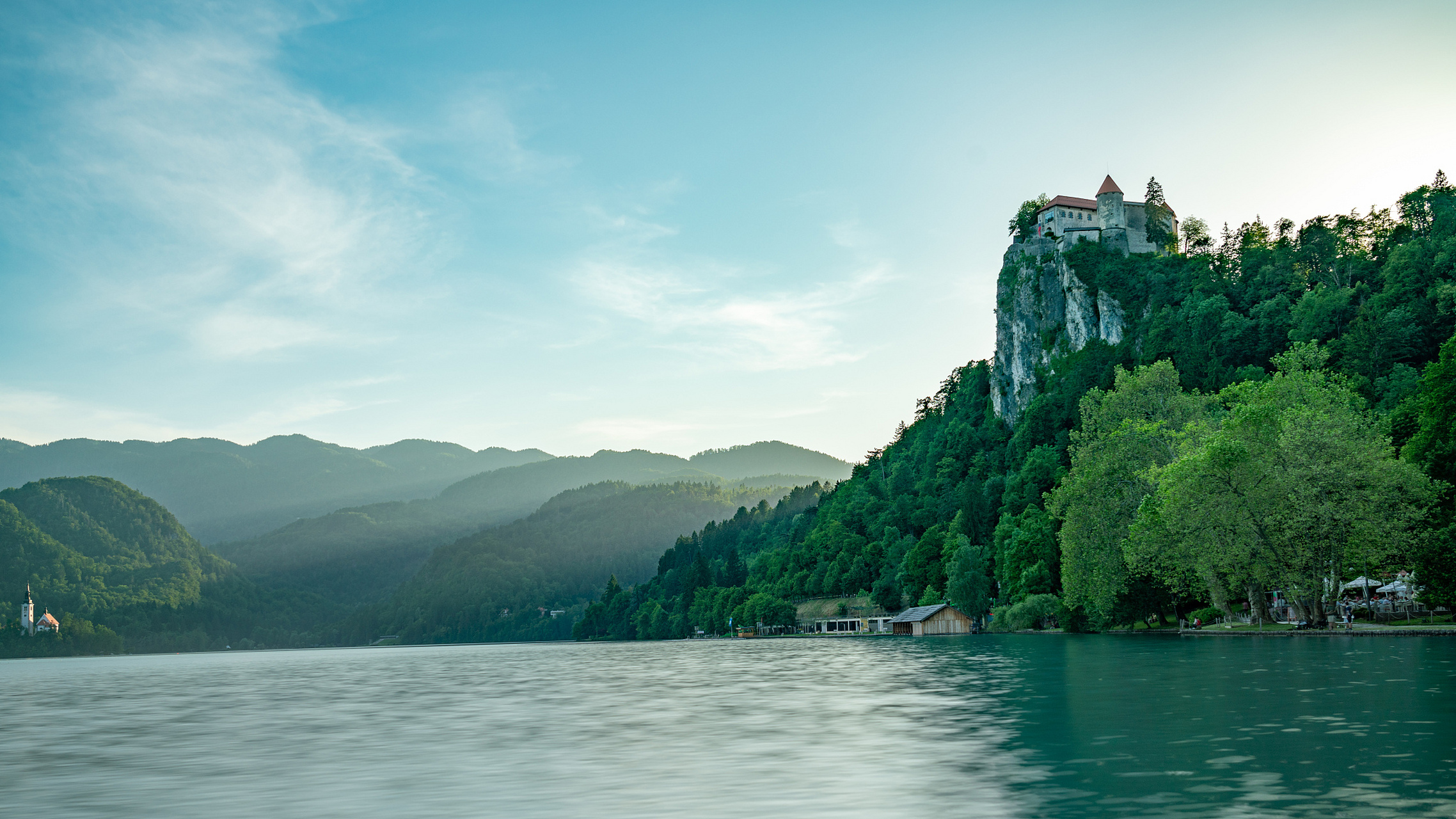 汪口村,古称永川,因地处双河汇合口,碧水汪汪而得名.