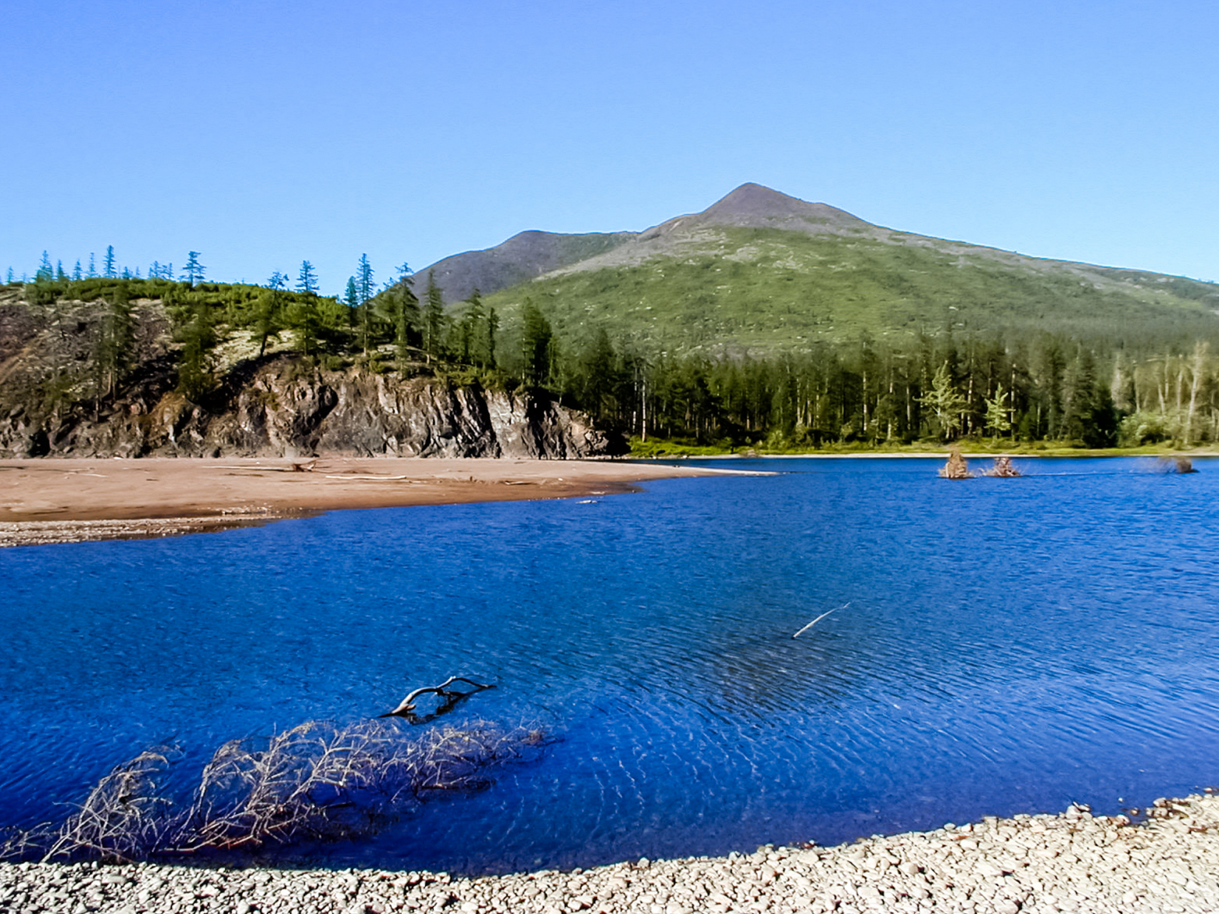 新疆卧龙湾,那是一个充满神秘和魅力的地方.