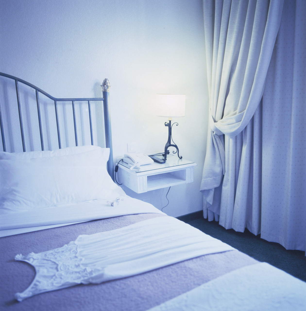 淡蓝色适合春天,给人清新浪漫的感觉,适合各种家居风格,可融入现代