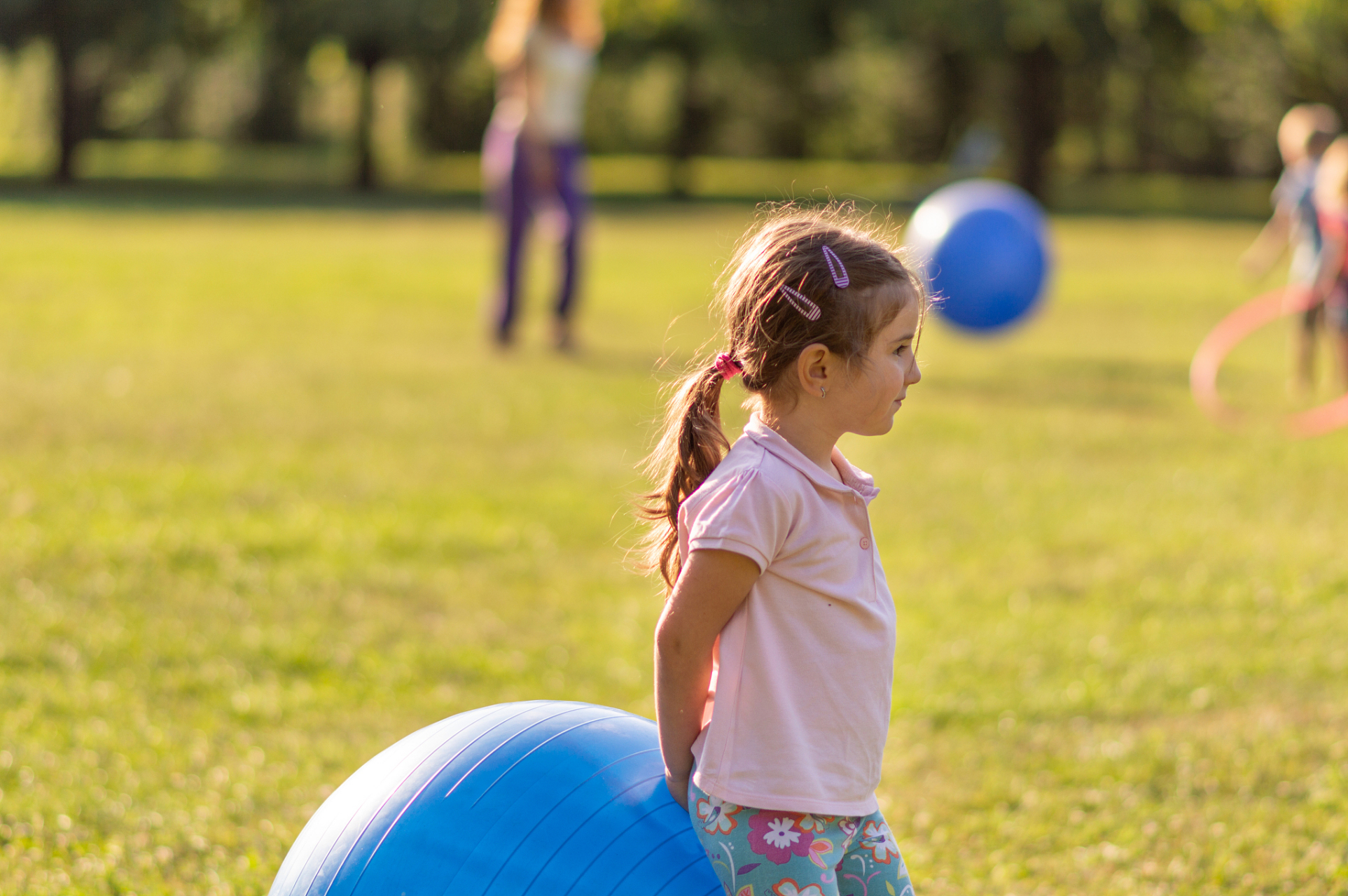 建议运动前一小时少量多次饮用不超过500毫升的温开水,开始运动后
