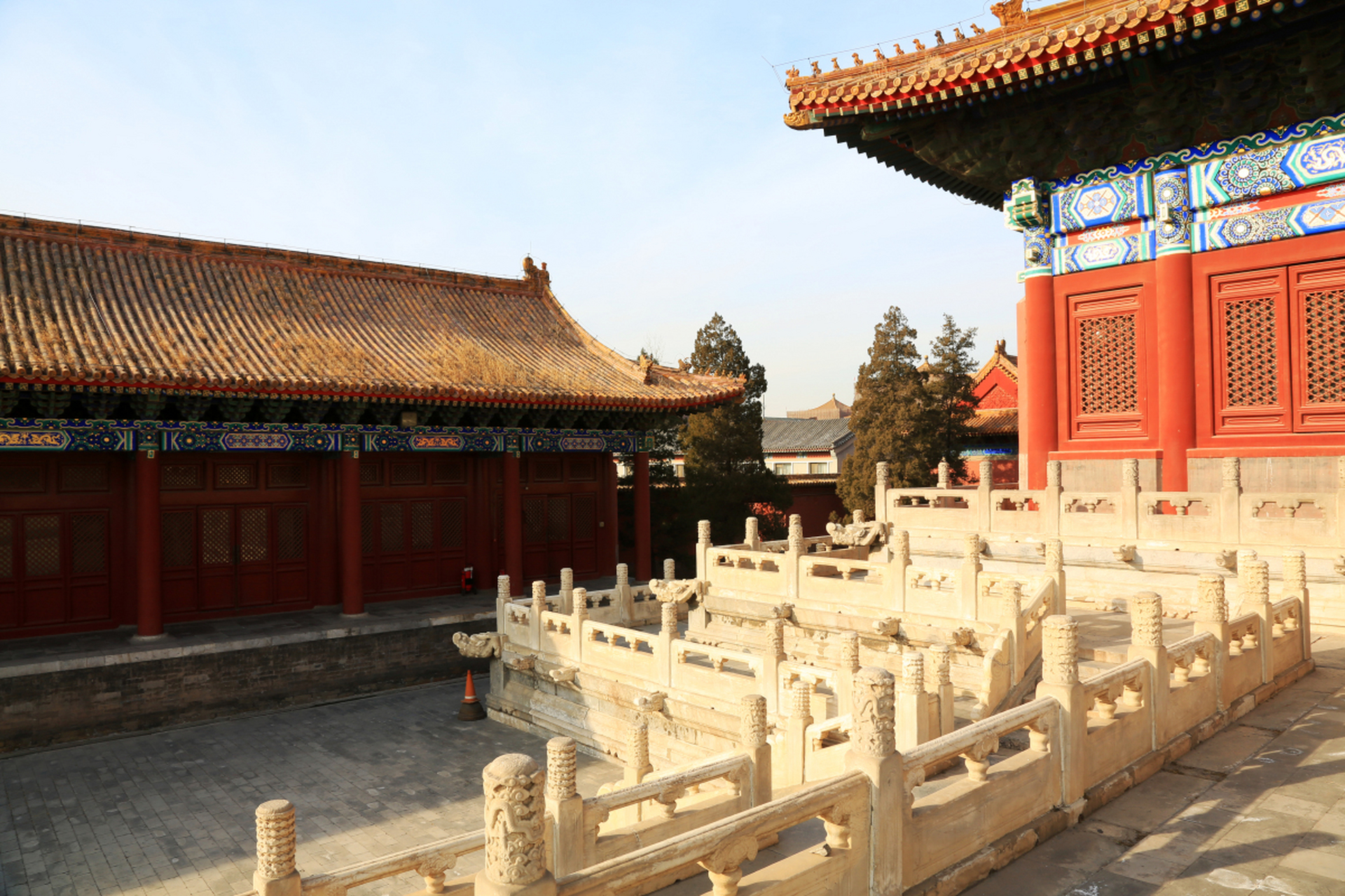 故宫博物院是中国最大的古代文化艺术博物馆,位于北京市中心,拥有丰富