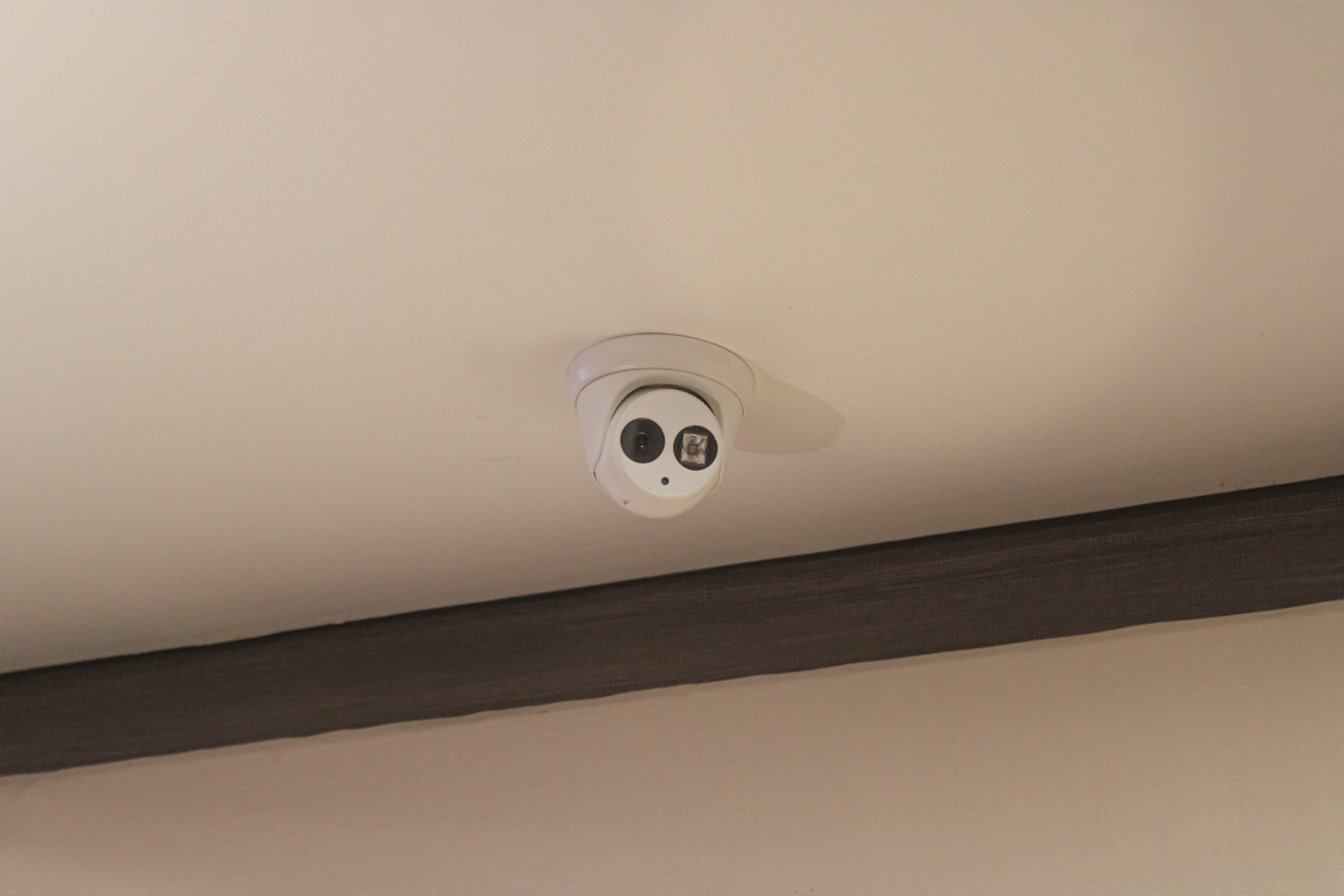 只需一部手机,就能通过家用监控摄像头实时查看家中情况!