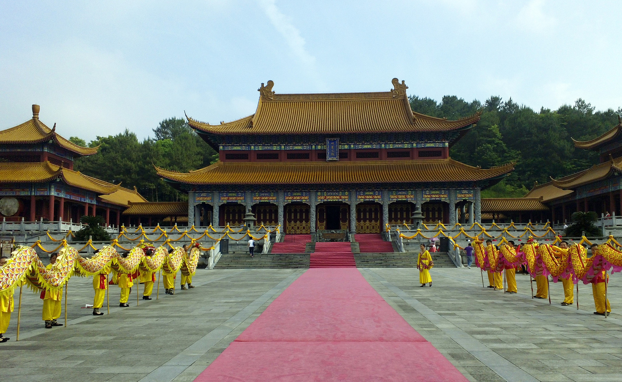 炎帝陵是位于中国湖南省株洲市炎陵县的中华民族始祖炎帝的陵墓,是