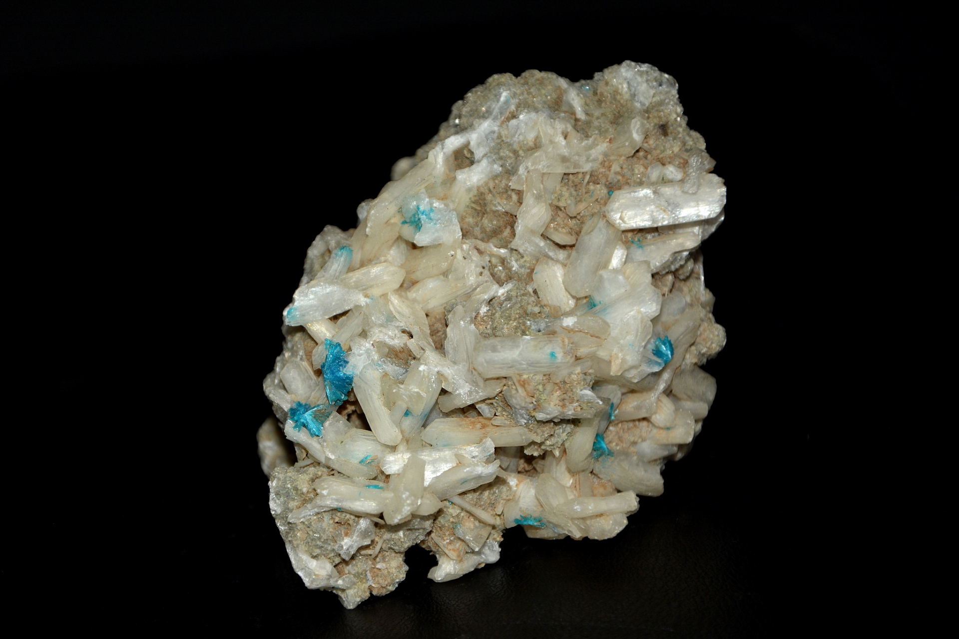 方法,选矿方法如下:   第一种是利用天然的碳酸锂矿石进行生产的方法