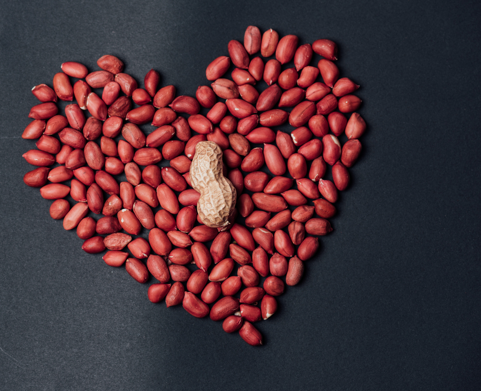 红皮与白皮,花生间的营养与口感大比拼!