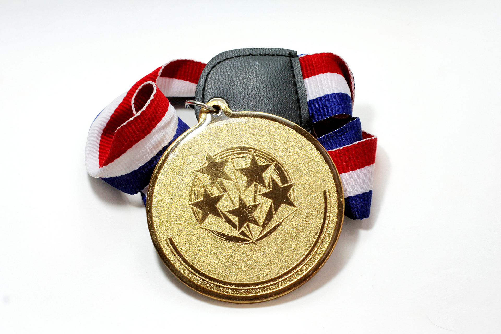 中国男篮在近期的一场比赛中以出色的表现赢得了铜牌,引发了广泛争议.