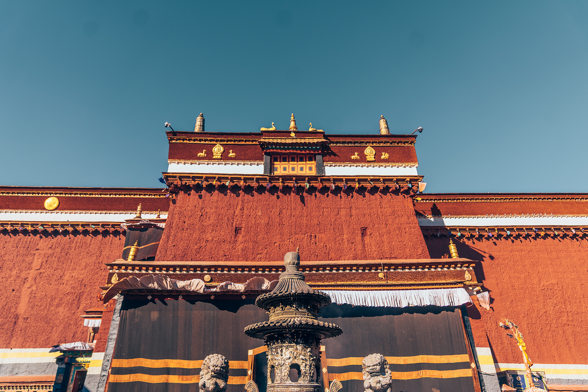 强巴林寺有何历史价值?强巴林寺的建筑风格如何?