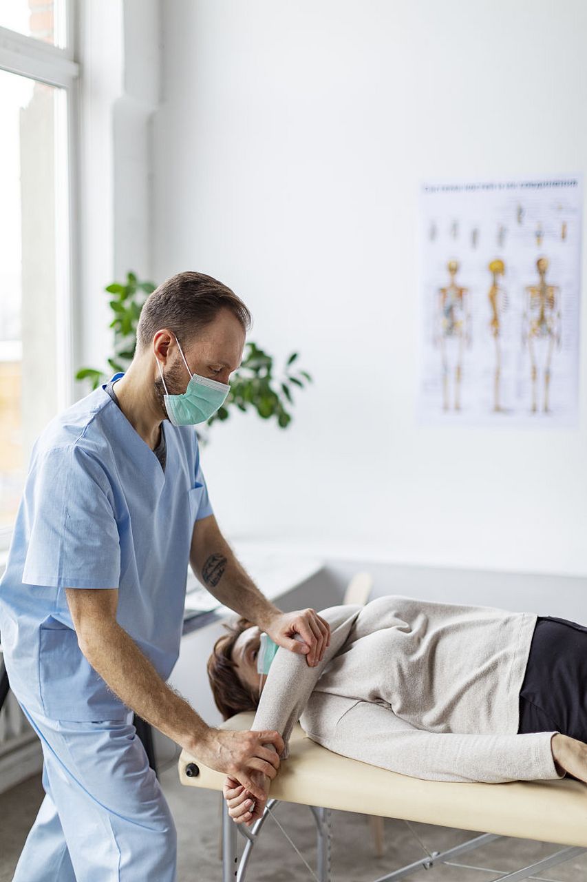 脑梗偏瘫正确康复训练#  在完成了前两个阶段的训练后,偏瘫患者馅在