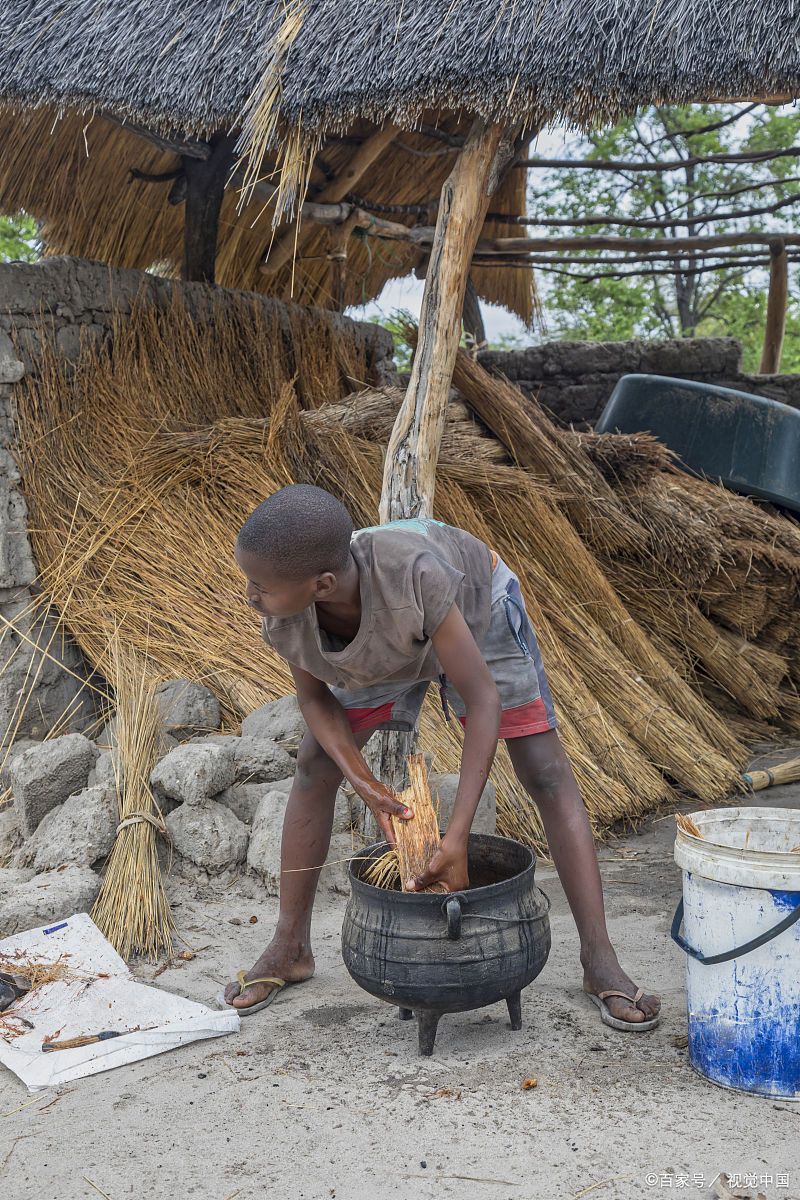 "广西南宁大二女生小倩在图书馆结识尼日利亚留学生