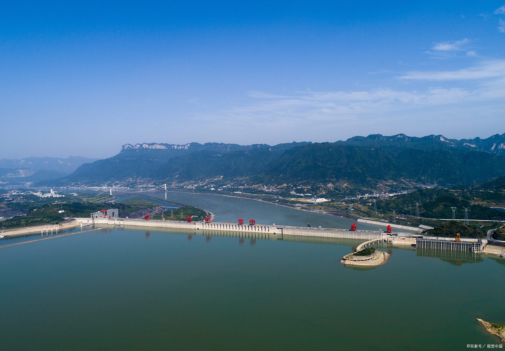 三峡水电站,即长江三峡水利枢纽工程,又称三峡工程.