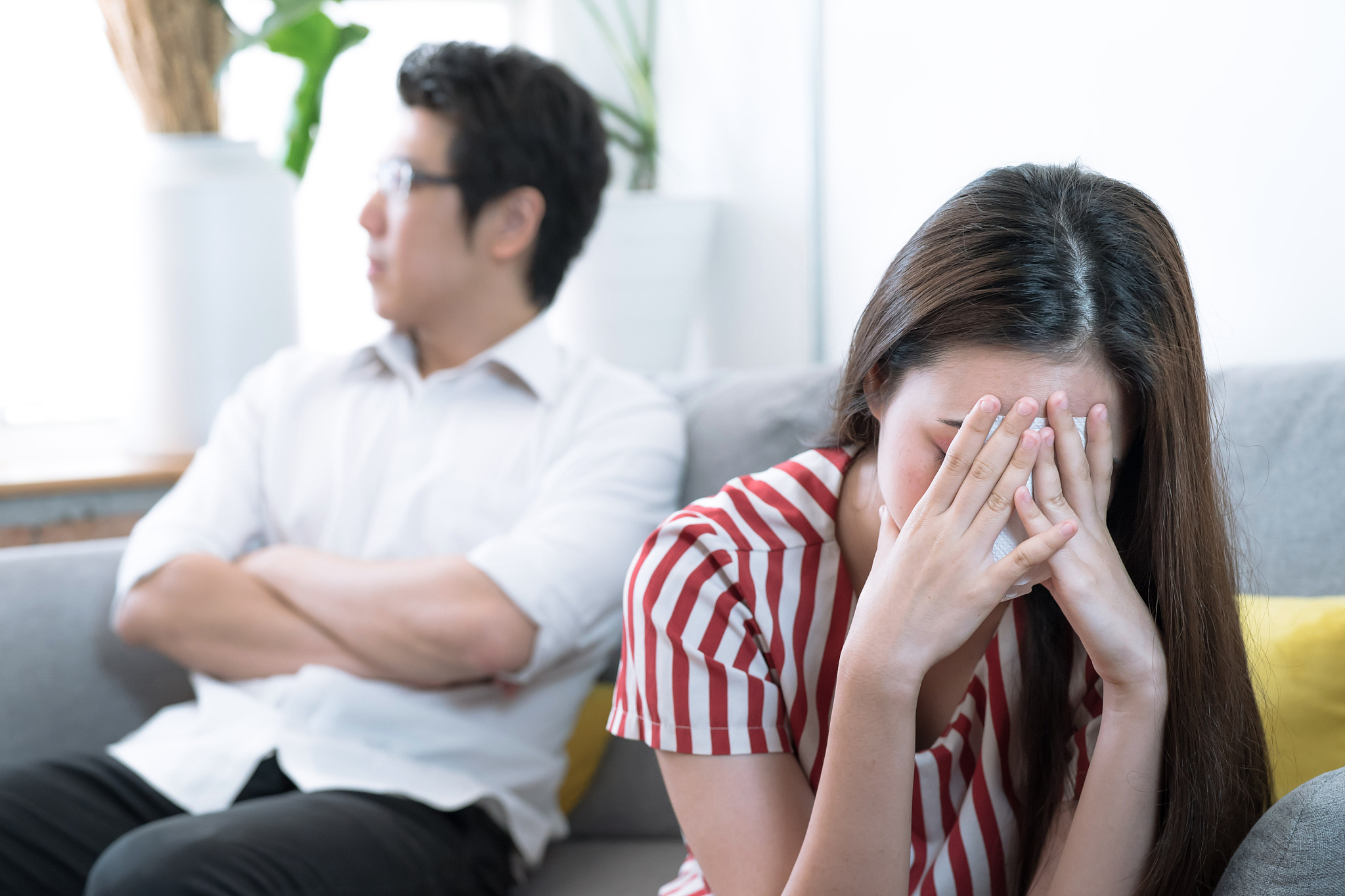 大多数妻子会选择继续婚姻并分离小三和出轨男人,但感情和金钱都可能