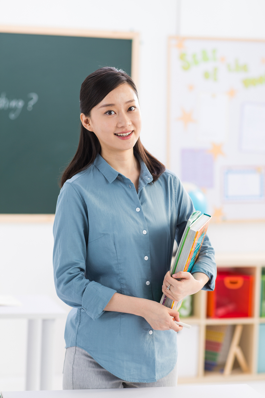 老师不是保姆,而且很忙,不能回微信  我今年是第一次当班主任,以前没