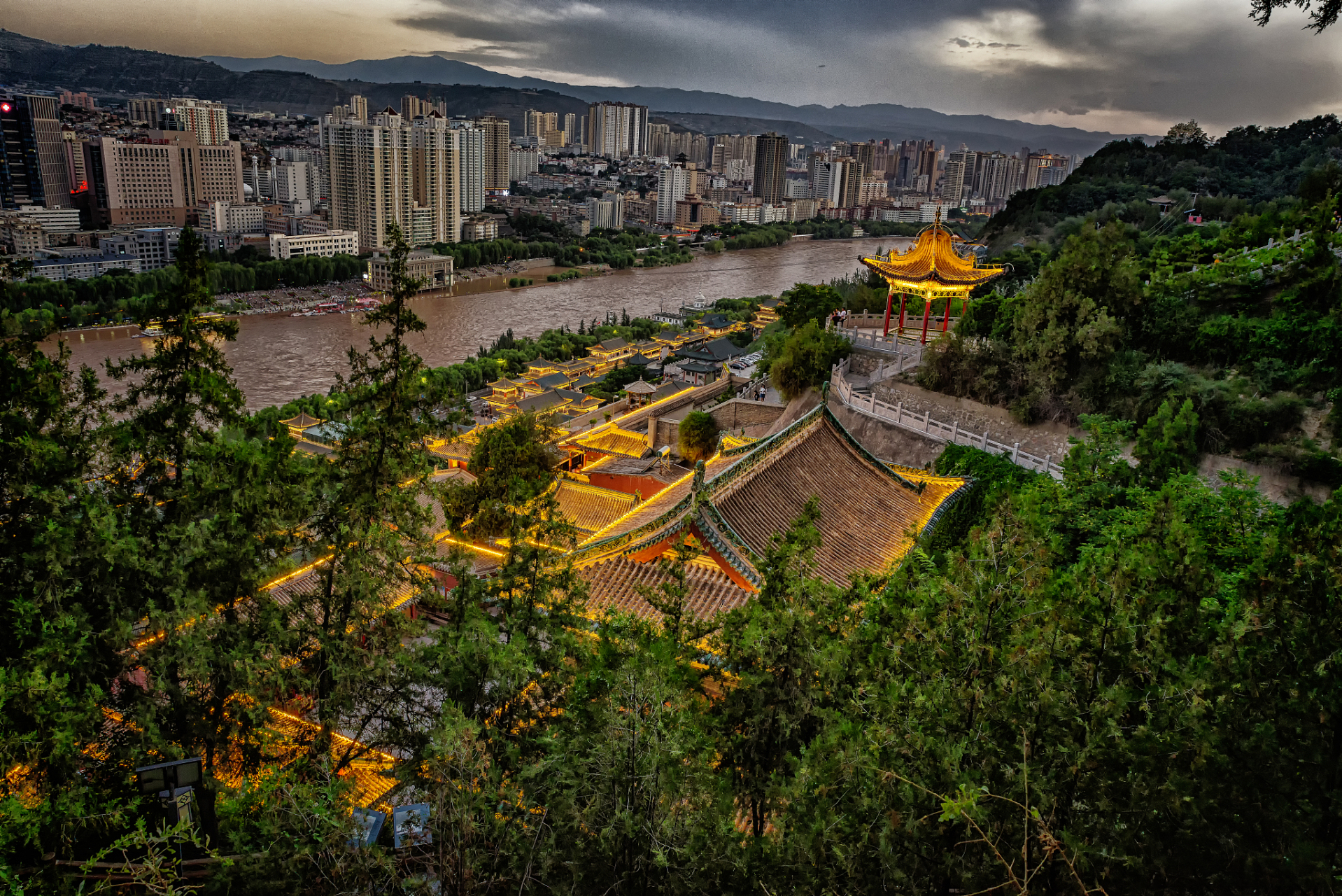 爬兰州兰山需要的时间因人而异,步行大约需3-4小时,乘坐缆车只需20