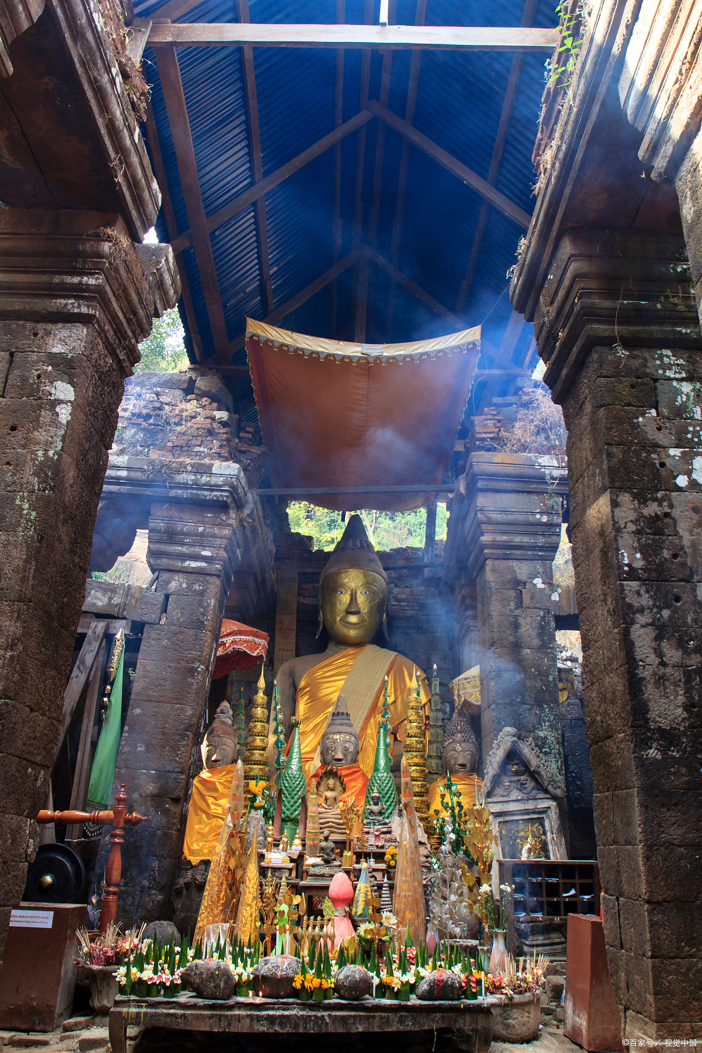 最近,中国有一个仅有9万居民的小县城,单日内游客