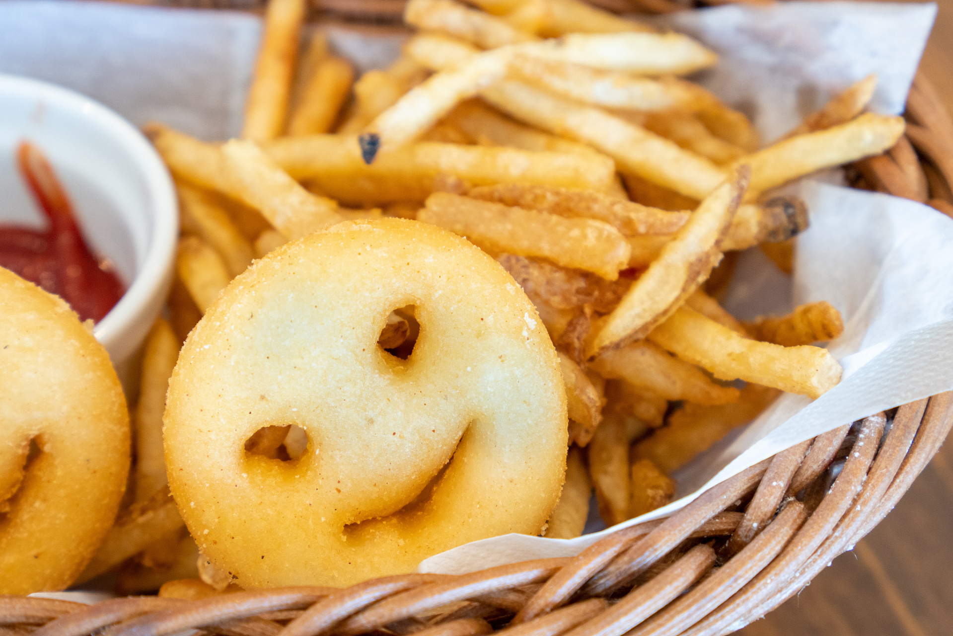 "西餐日",学校说每周五的西式午餐是学生的美好憧憬和回忆,是学校的