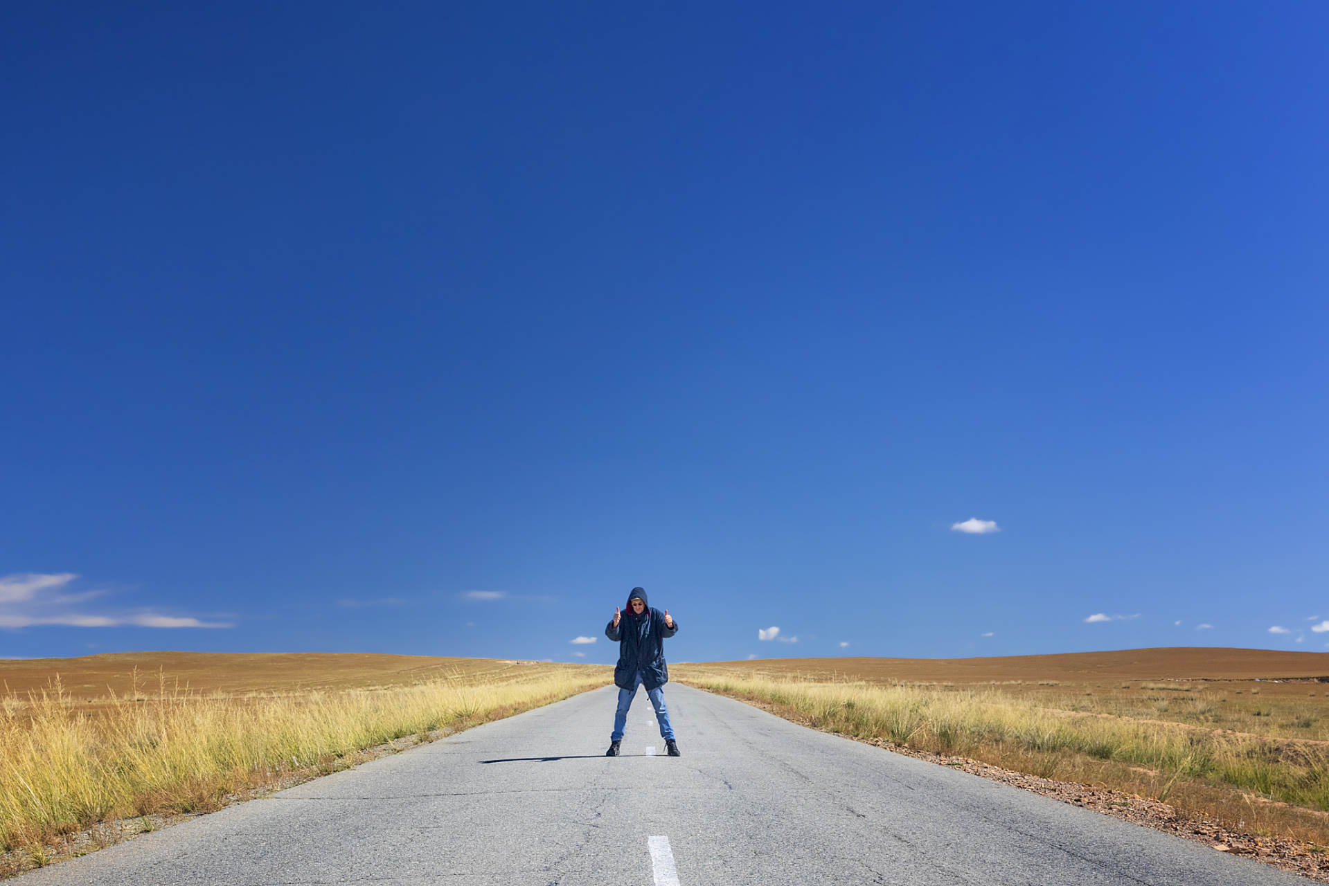 《正能量段子之值得期待的只有远方》不要停止奔跑 不要回顾来路 来路