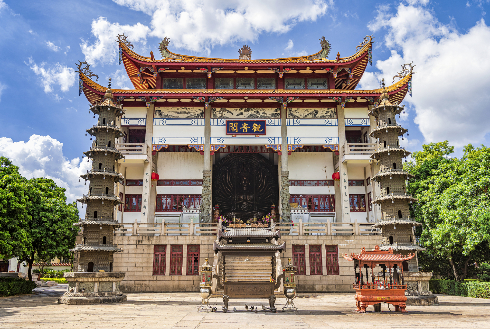 南海观音是中国文化中的重要元素之一,其形象代表着慈悲和善良,是人们