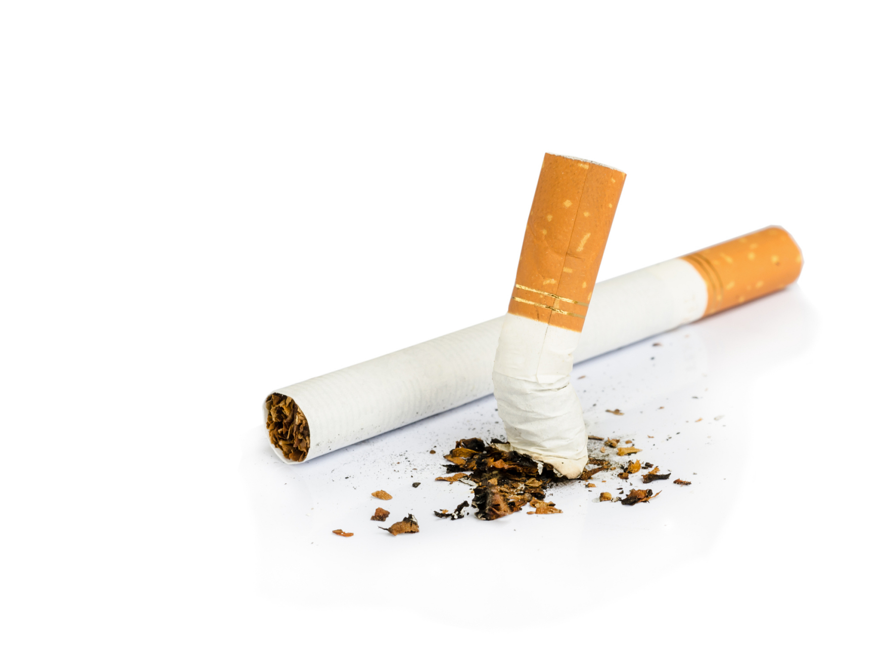 朋友的超市今天又格外热闹,我坐在超市门口刚把烟点