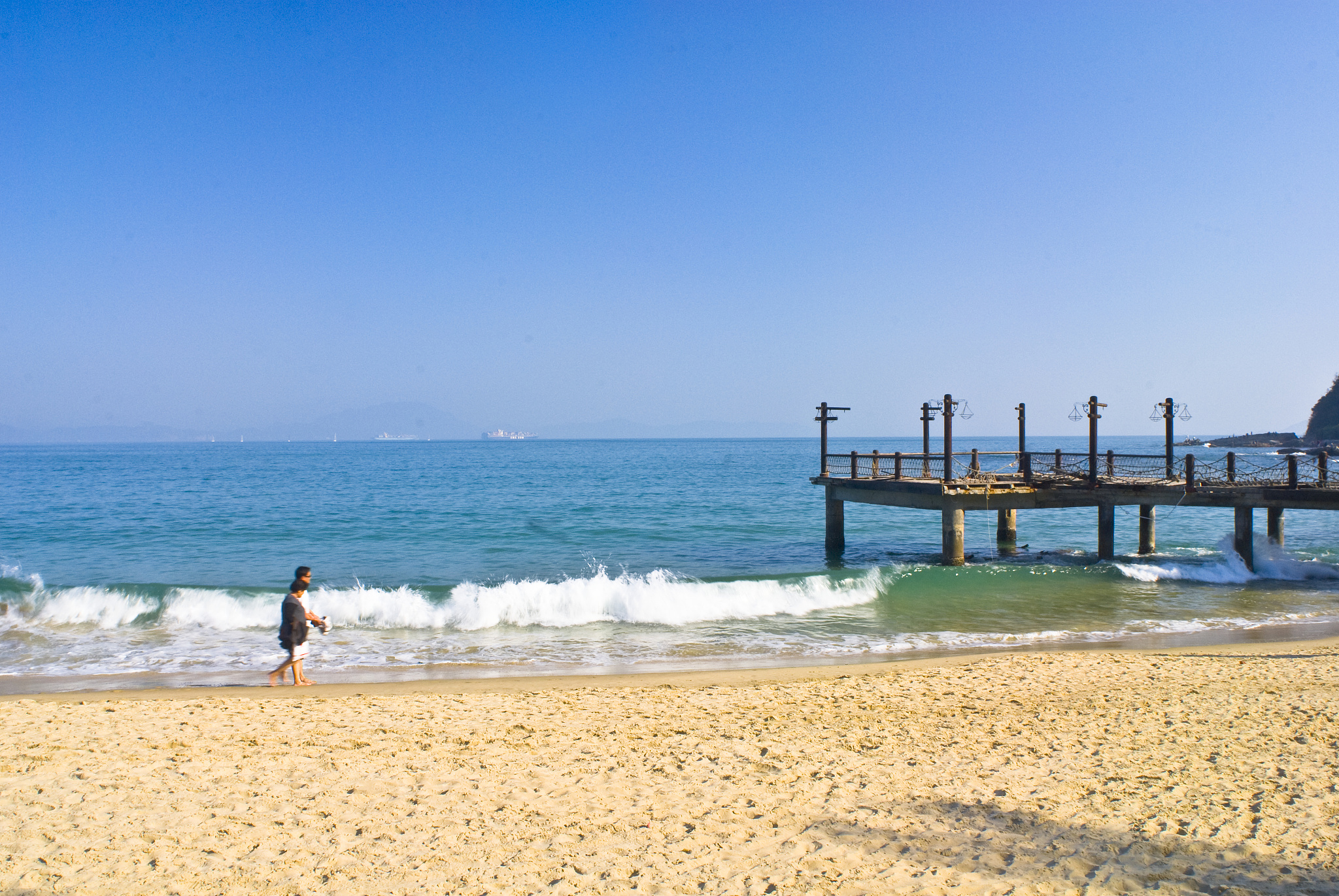 深圳的大梅沙海滨公园适合进行哪些夏季运动?