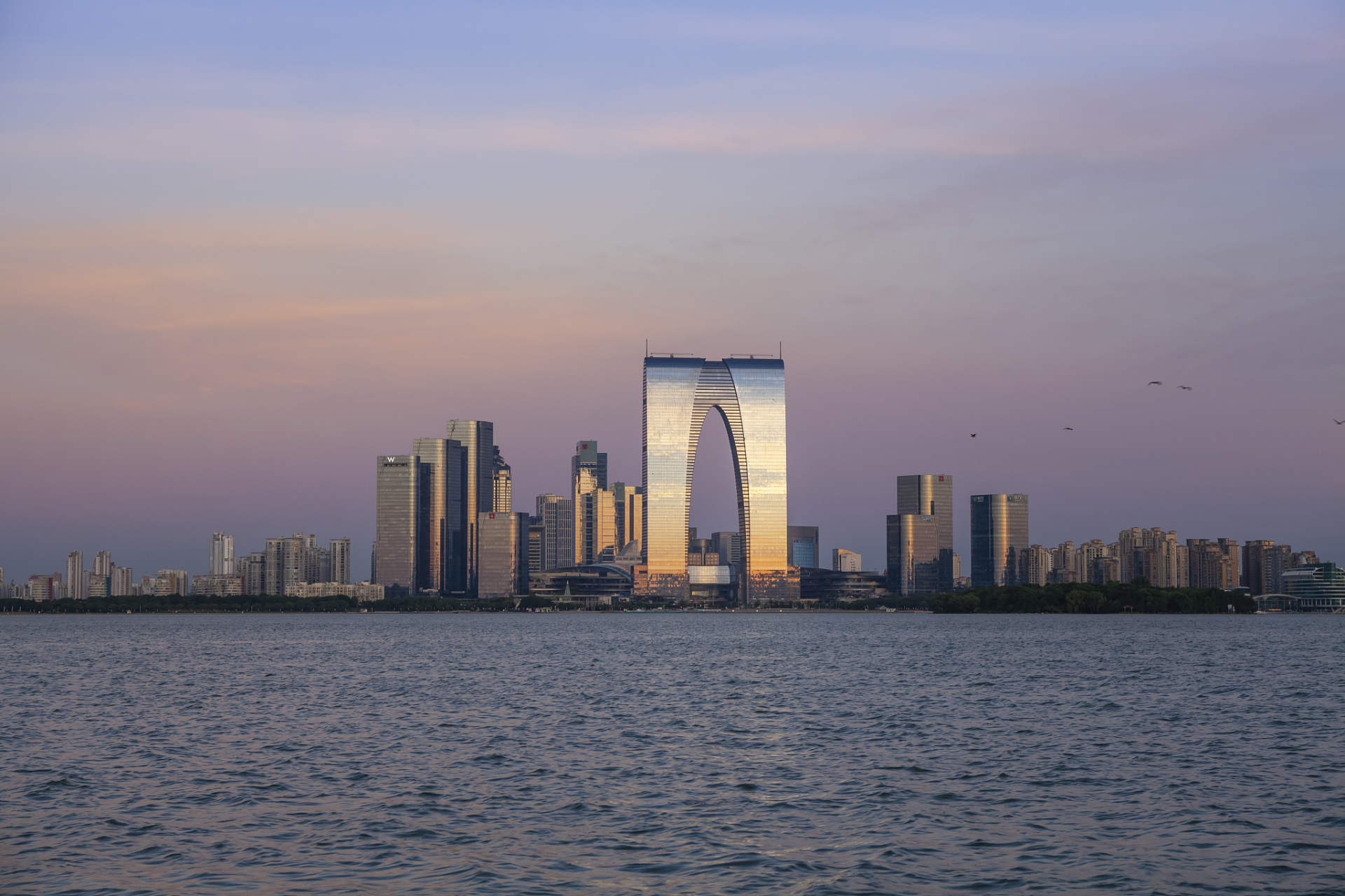 苏州园林:苏州园林是苏州的标志性景点,包括拙政园,留园,网师园,环秀