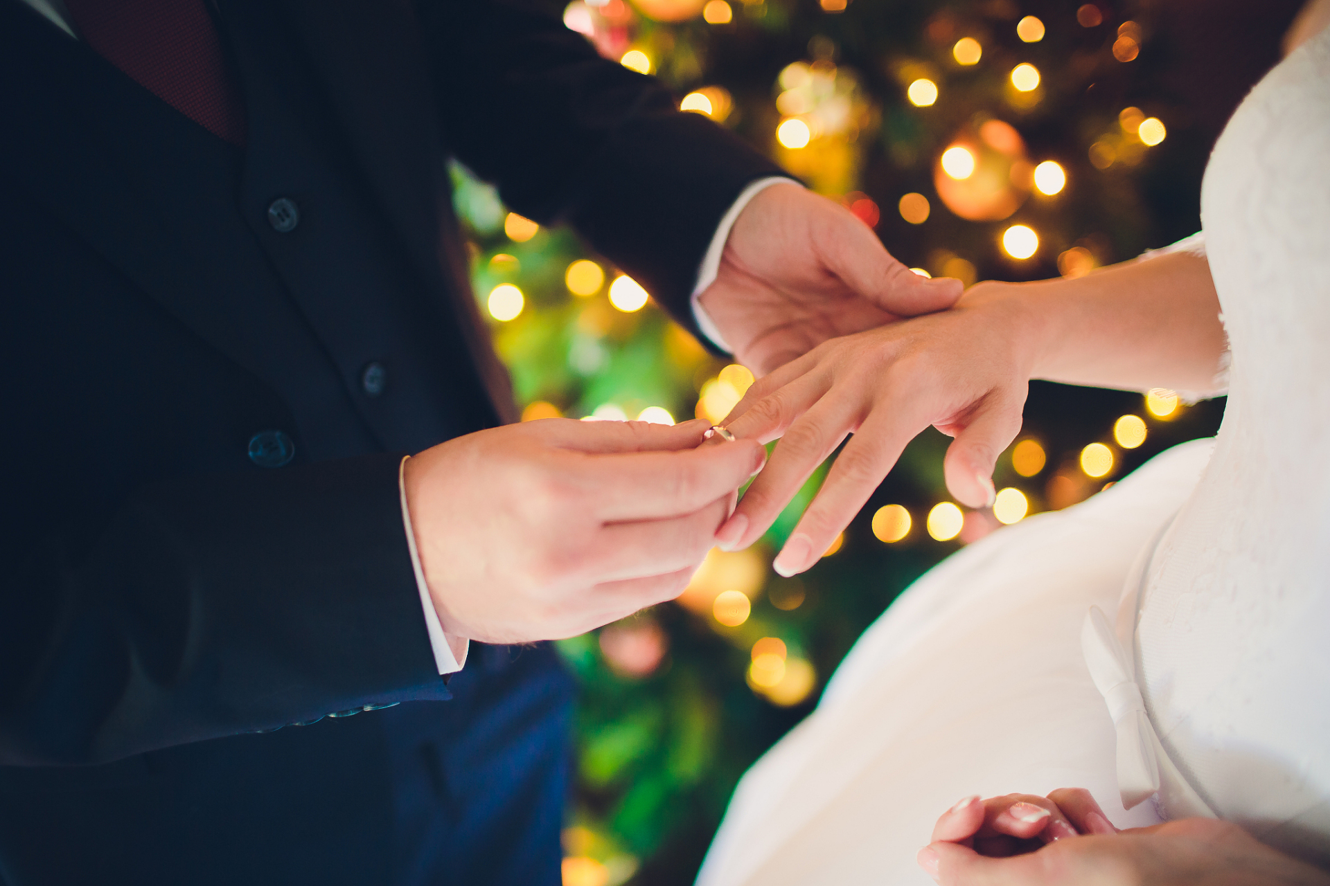 提前出门却在大街上看到她和我老公在一起拉拉扯扯,我气坏了,决定假装