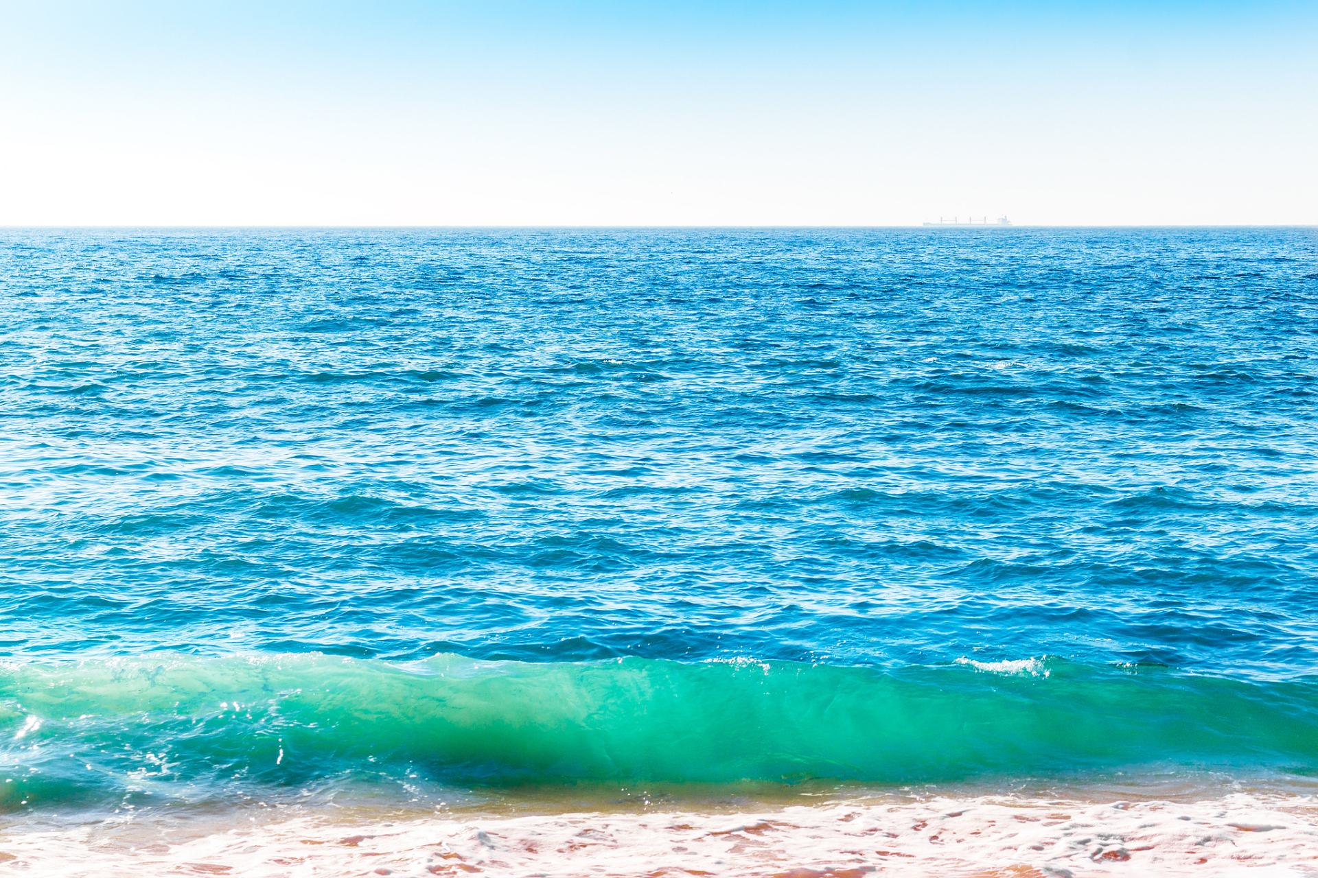 "大海"是神秘而浩瀚的未知领域,是维持生态平衡,调节气候,提供食物和