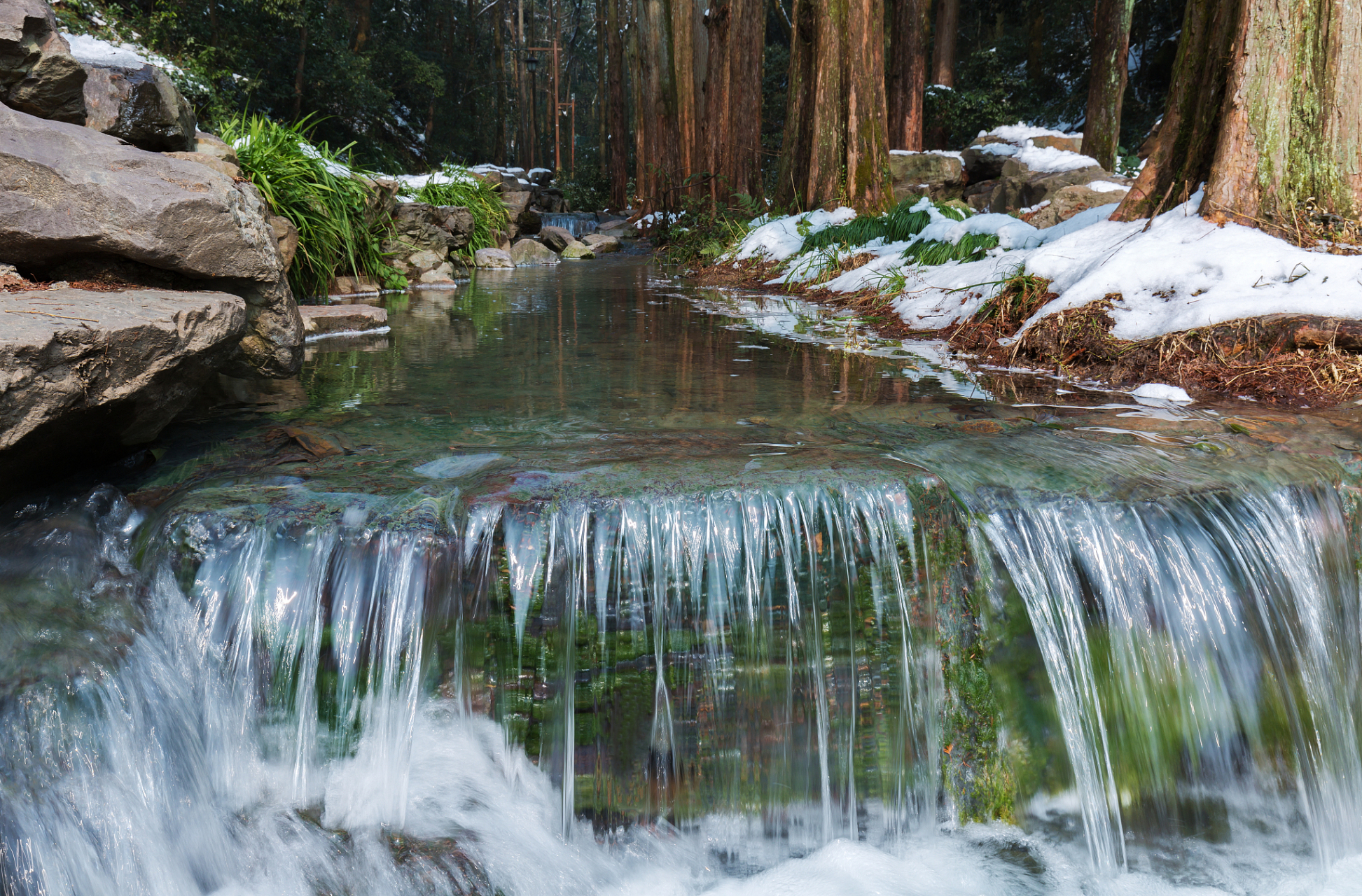 珍珠泉风景区拥有多个入口,其中以西大门最为独特.