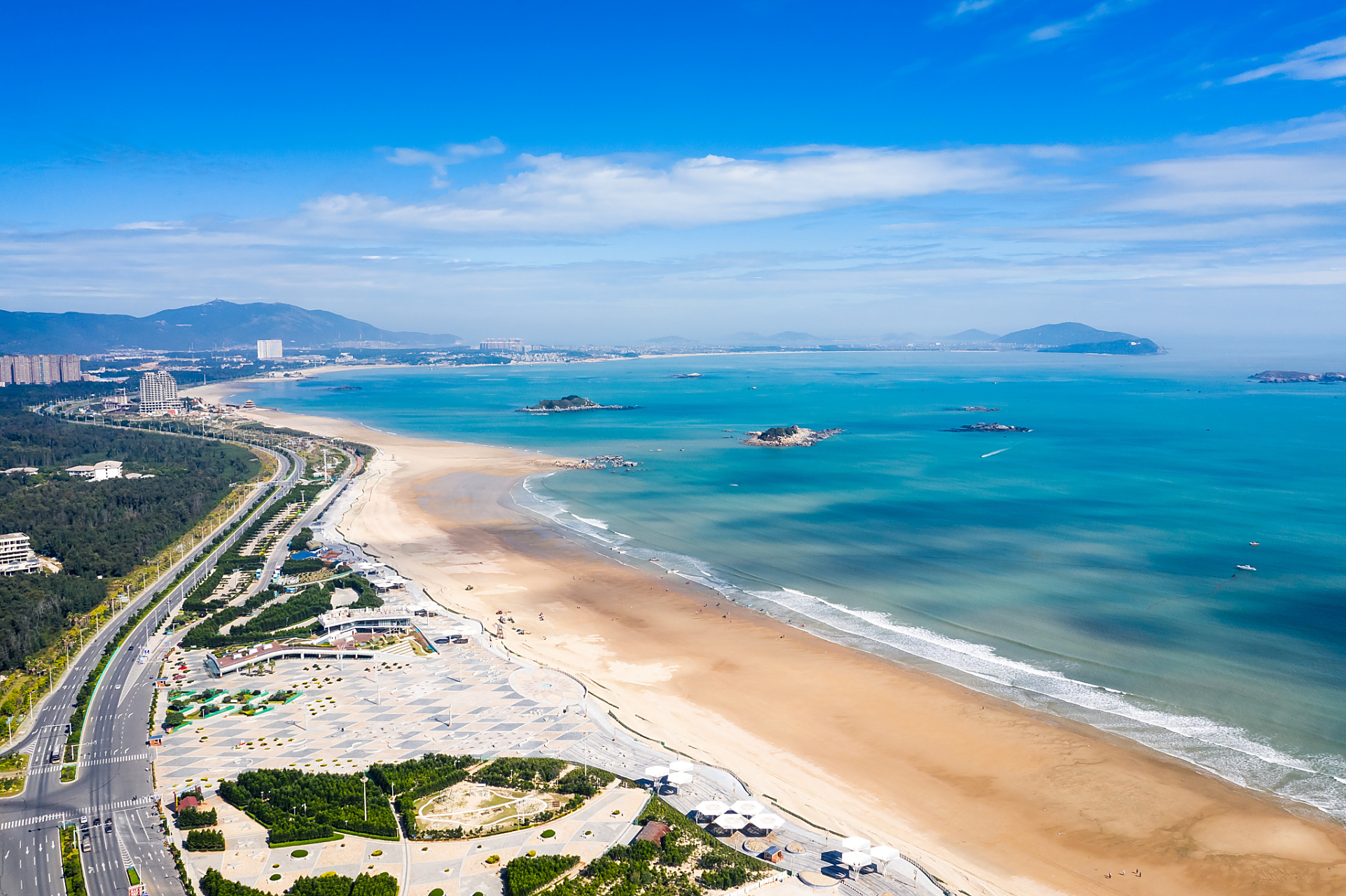 一到白塘湾,就会被那蔚蓝的海水所吸引.