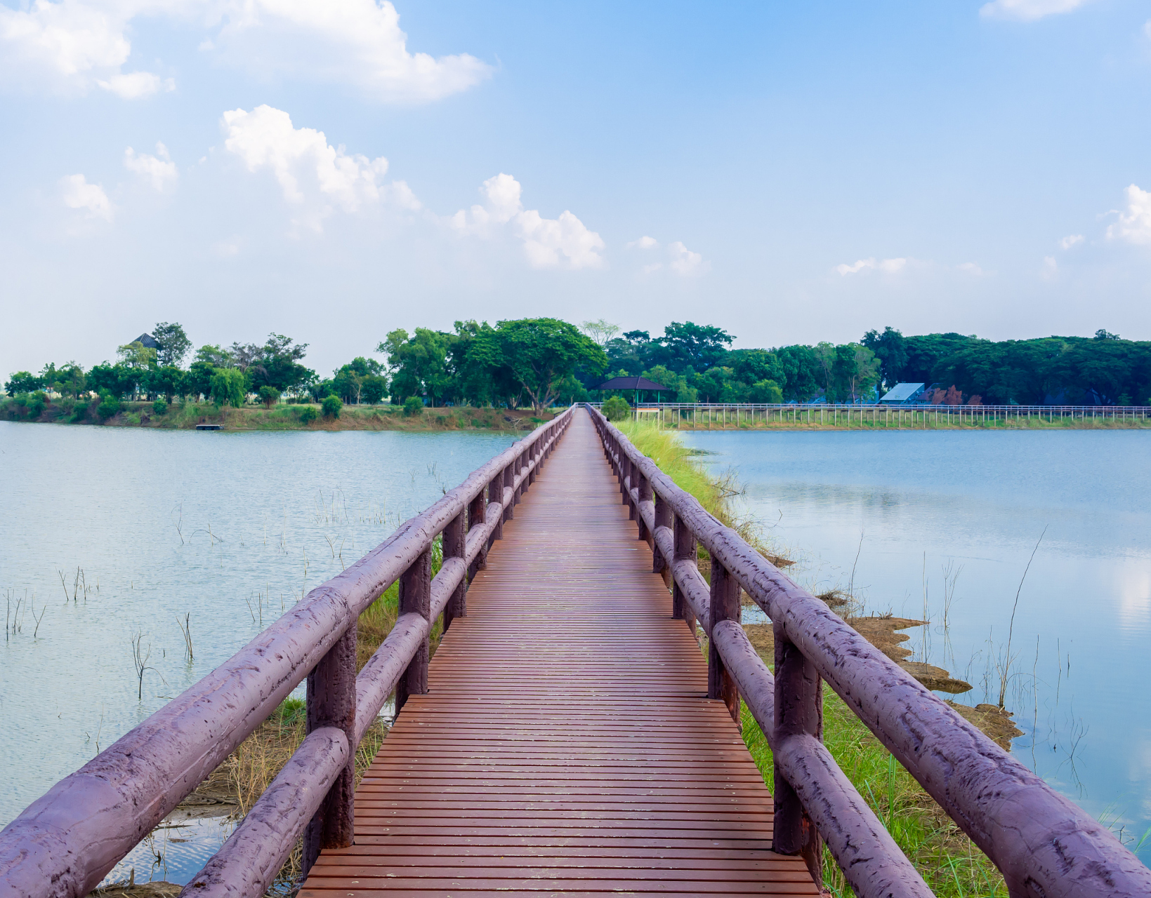 松山湖,是一个美丽的湖泊,位于东莞市境内.