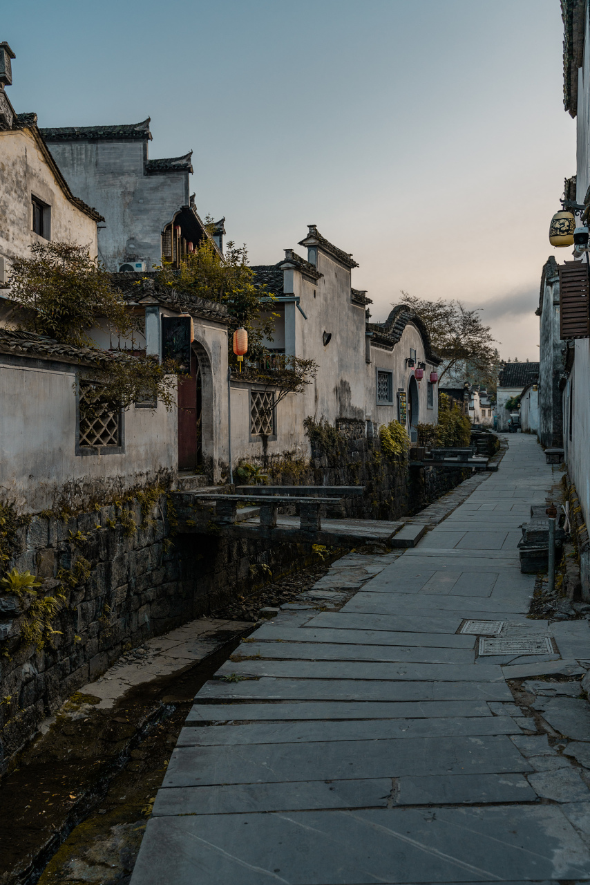 西递,位于安徽省黄山市,是中国传统古村落之一.