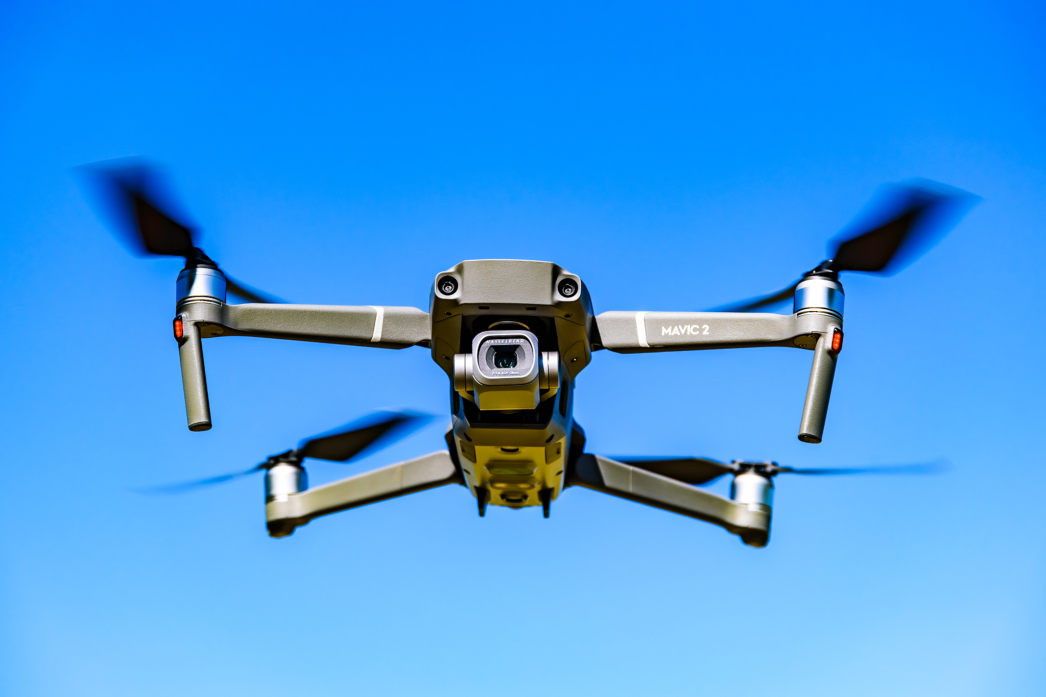 无人机搭载电动变倍变焦镜头,颠覆传统监控方式.