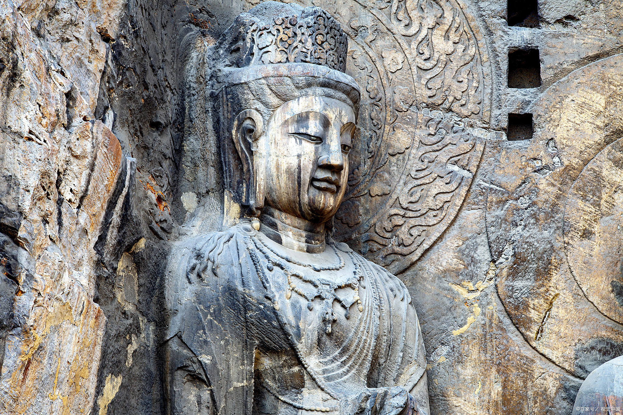 龙门石窟最大的佛像是什么大佛