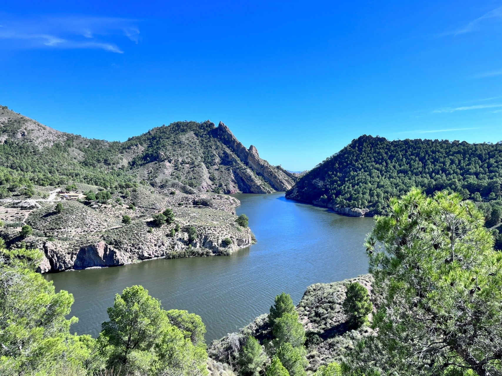 京郊十三陵水库登山步道,俯瞰水库与昌平风光!