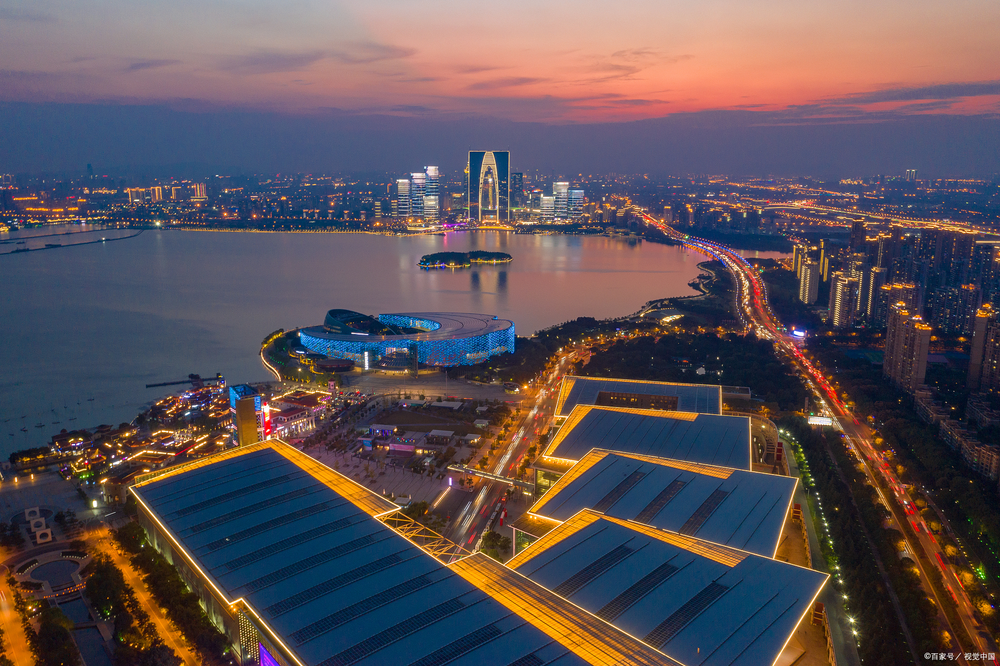 这些现代设计和旧文化相互融合的建筑是无锡独特的文化印记