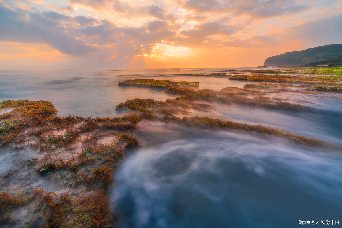 涠洲岛五彩滩,潮退后的镜面沙滩,日出摄影天花板