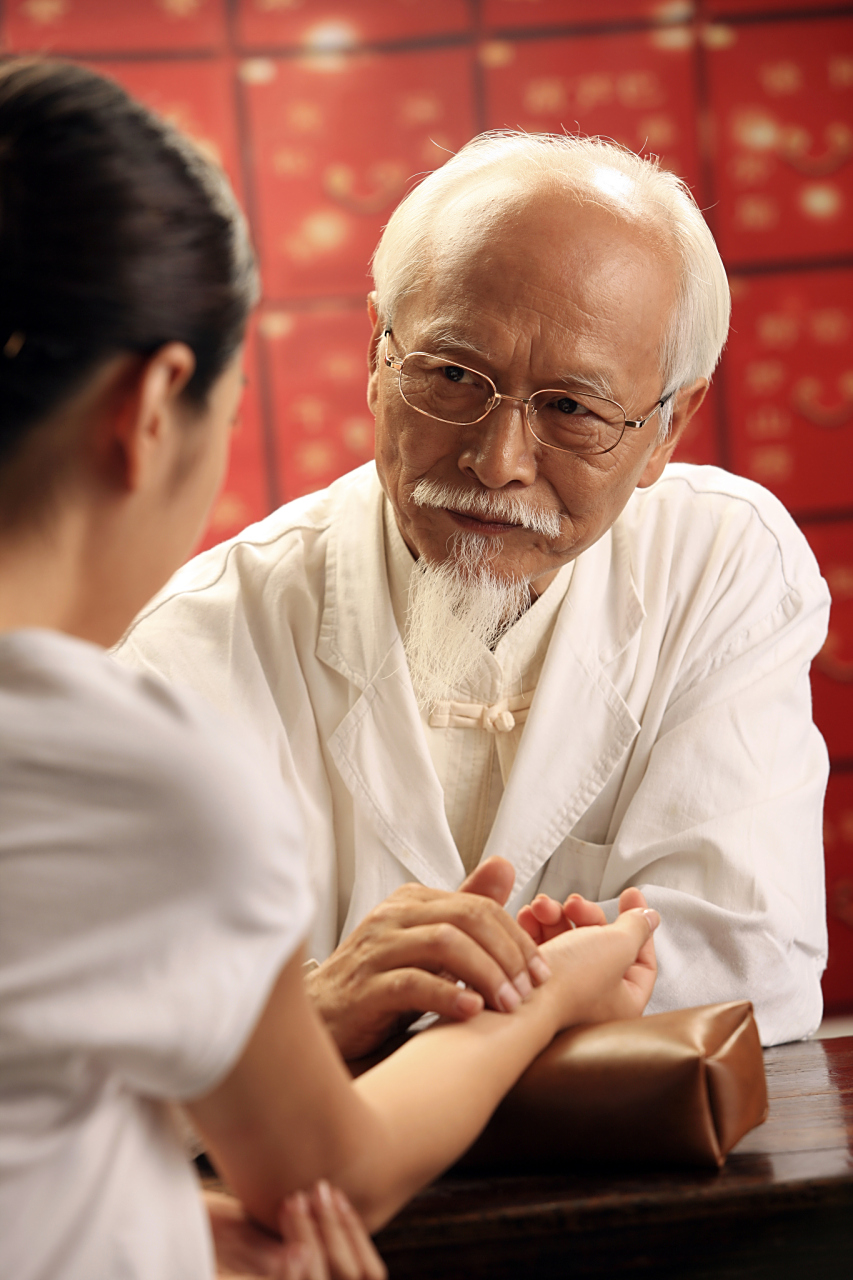 同事上个月去看过这个老中医,吃过他开的药后感觉不错,全身酸痛的