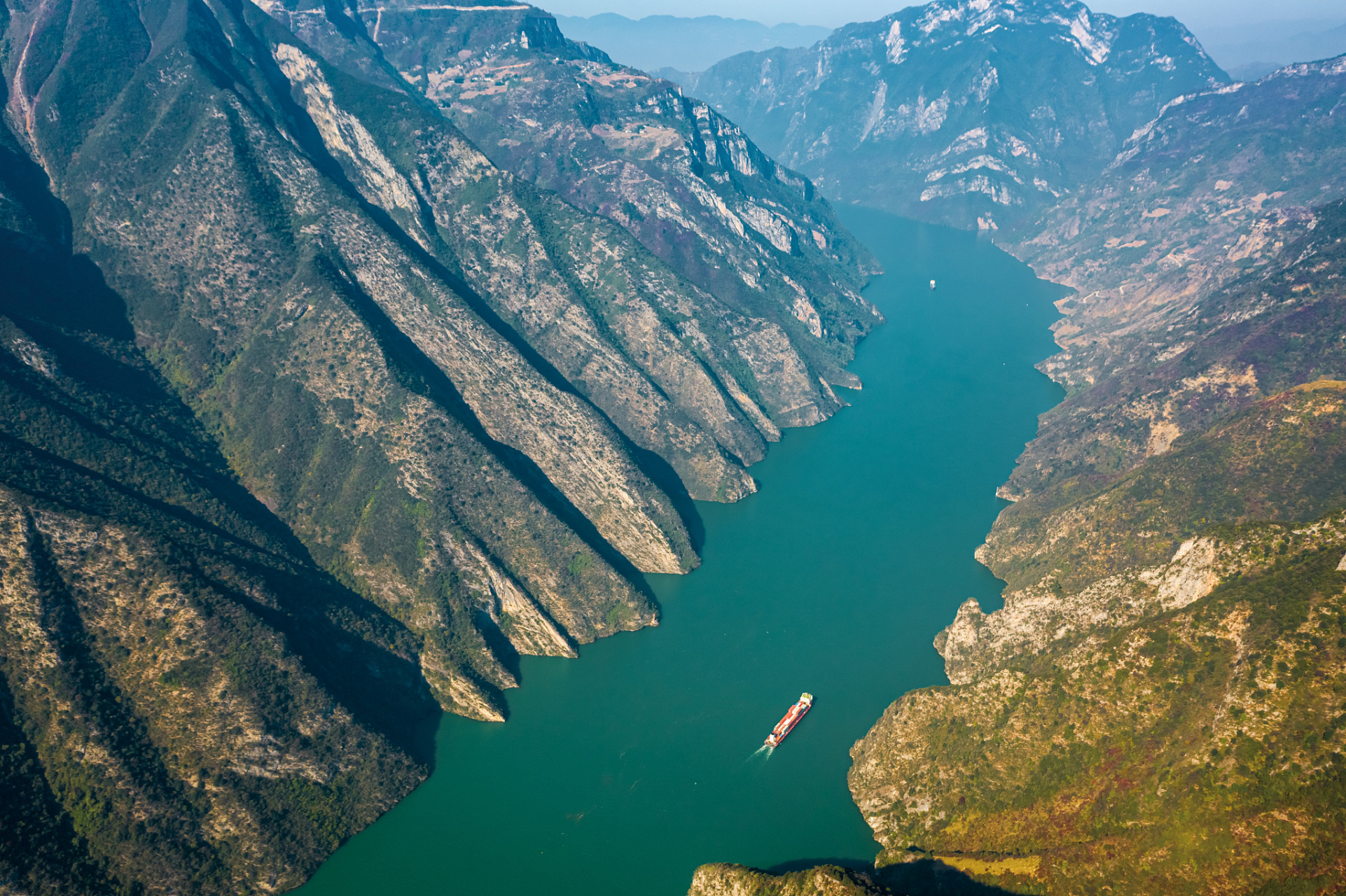 巴东巫峡口一日游攻略:早上7点出发,乘坐旅游巴士穿越青山绿水,游览