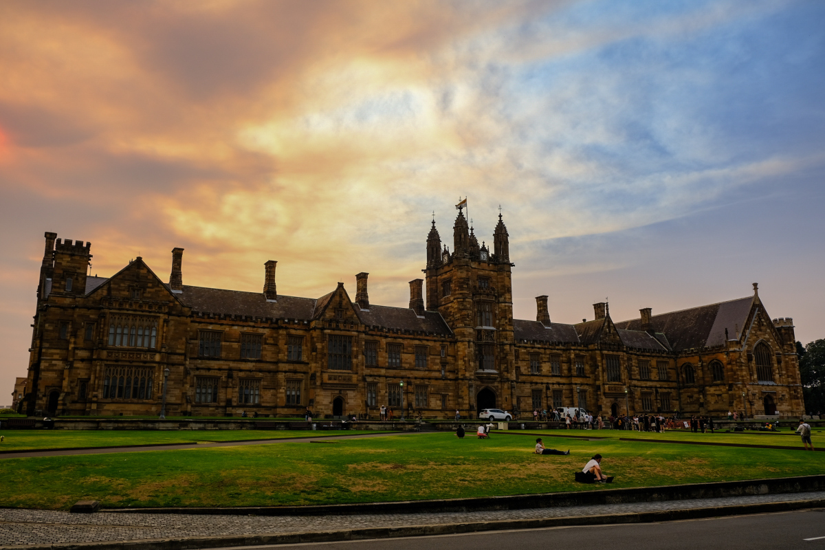 数学作为一种思想的体操和竞赛,可以帮助人们增强拼搏精神和应变能力