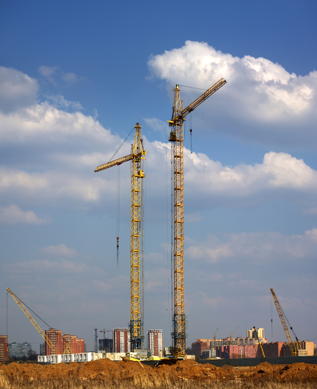 塔吊附墙角度设置是建筑施工中非常重要的一环,它直接关系到施工安全