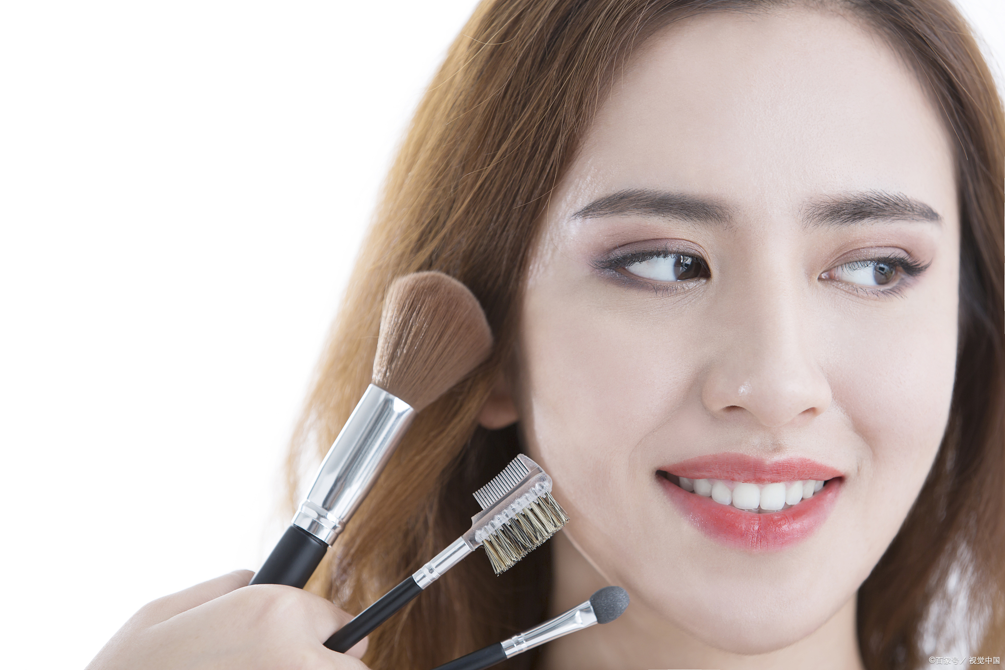 作为新人的话,我想你们肯定不太了解化妆师这个职业,而想从事这个行业