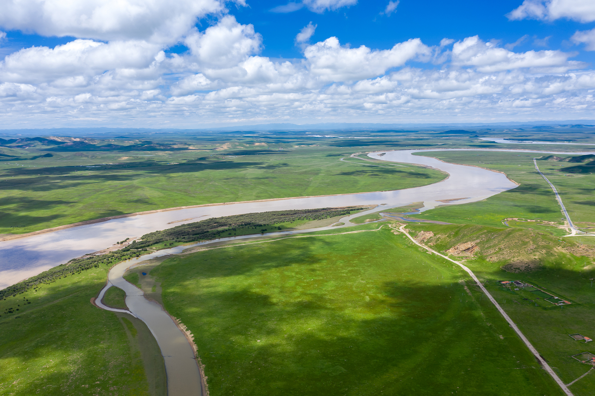 交口县,这颗镶嵌在山西省吕梁山脉中段的璀璨明珠,以其独特的地理位置