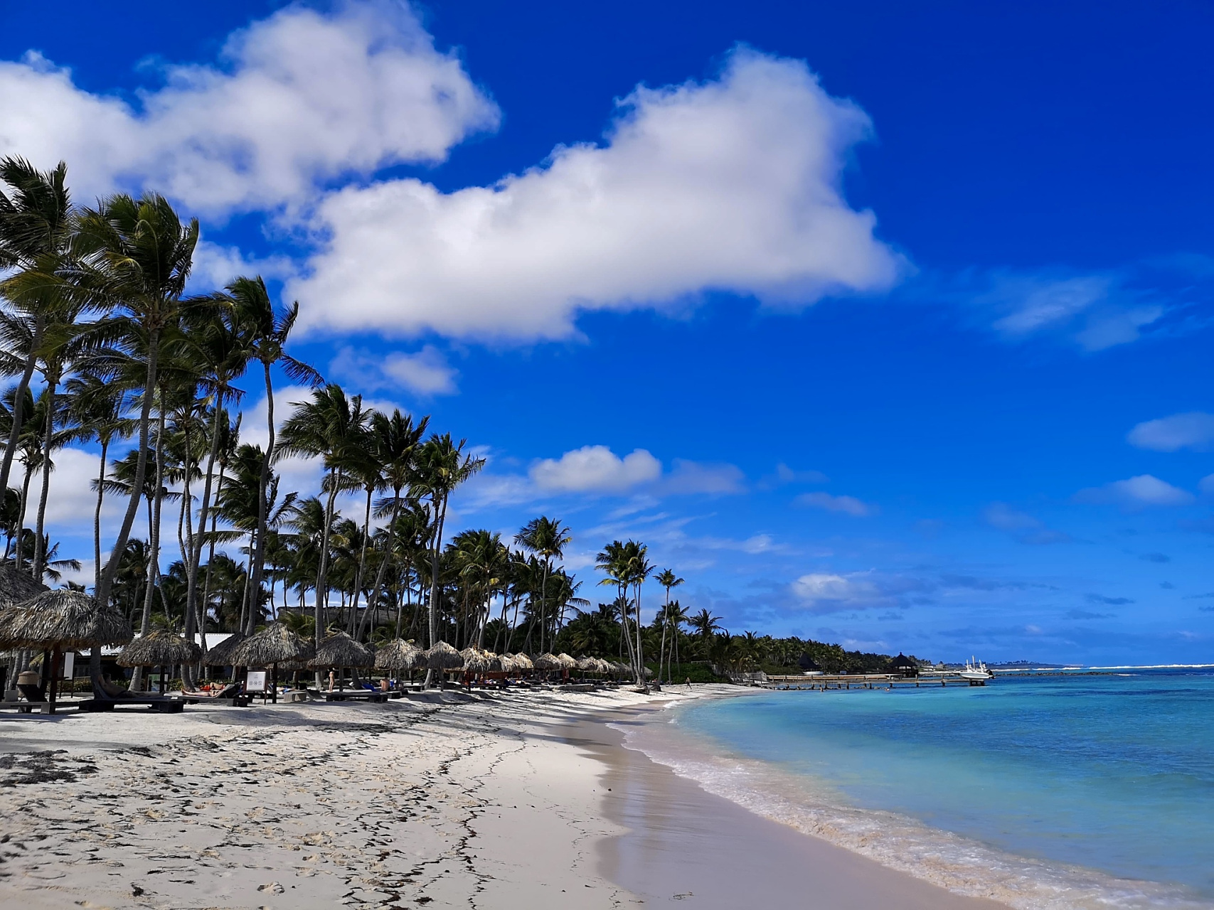 夏威夷火山群岛位于太平洋中央,是一个火山活动频繁的地区.