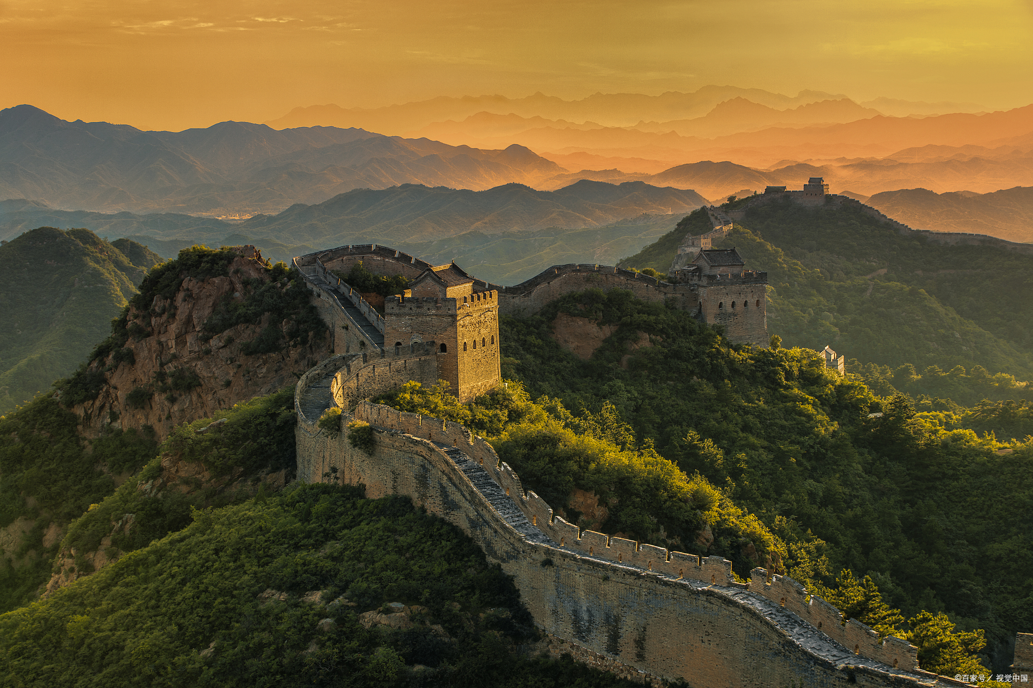 长城,被誉为世界七大奇迹之一,是中国古代智慧的结晶.