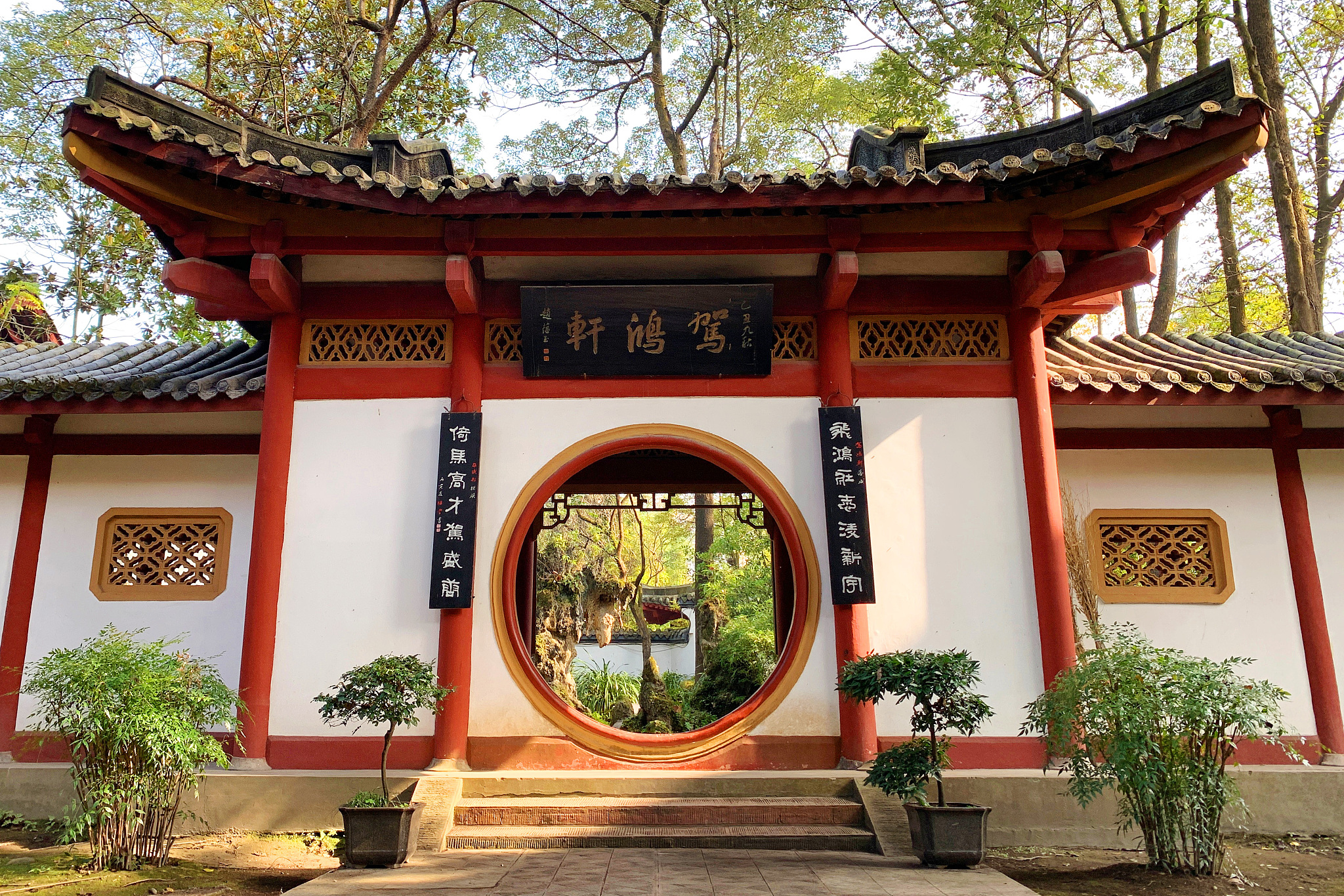 江油李白纪念馆的文化氛围如何感受,附近还有哪些历史遗迹?