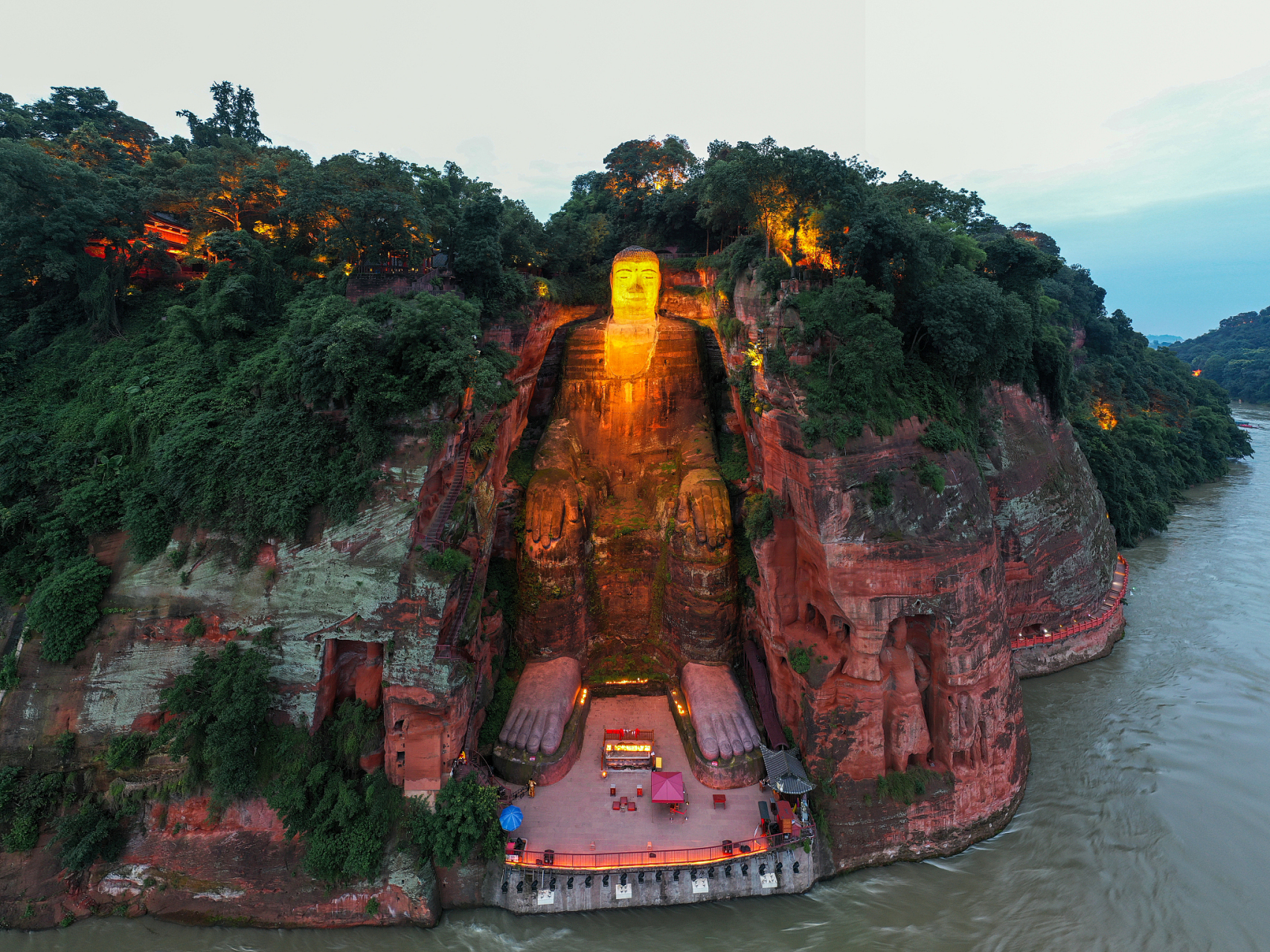 当你踏足这片古老而神秘的土地,是否已准备好拥抱那些隐藏在乐山大佛