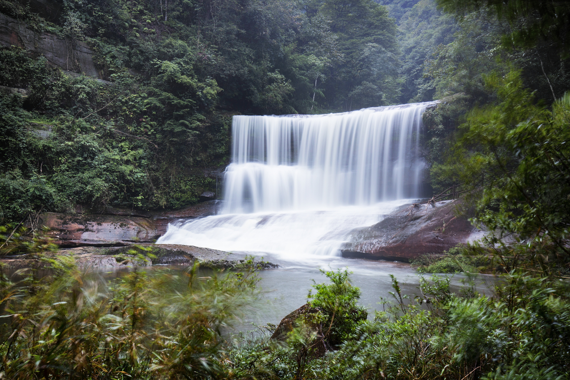 陆游带你游崇州# 黄荆老林旅游景区,位于四川省泸州市古蔺县黄荆村 